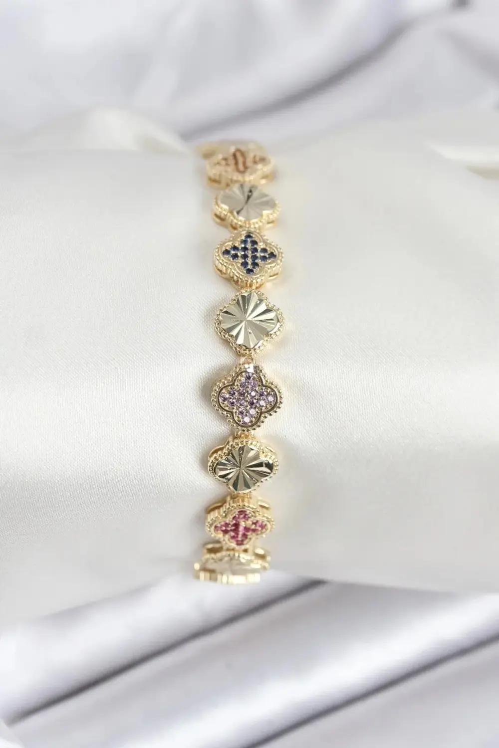 Pirinç VIP Seri Yonca Zirkon Taşlı Kadın Bileklik