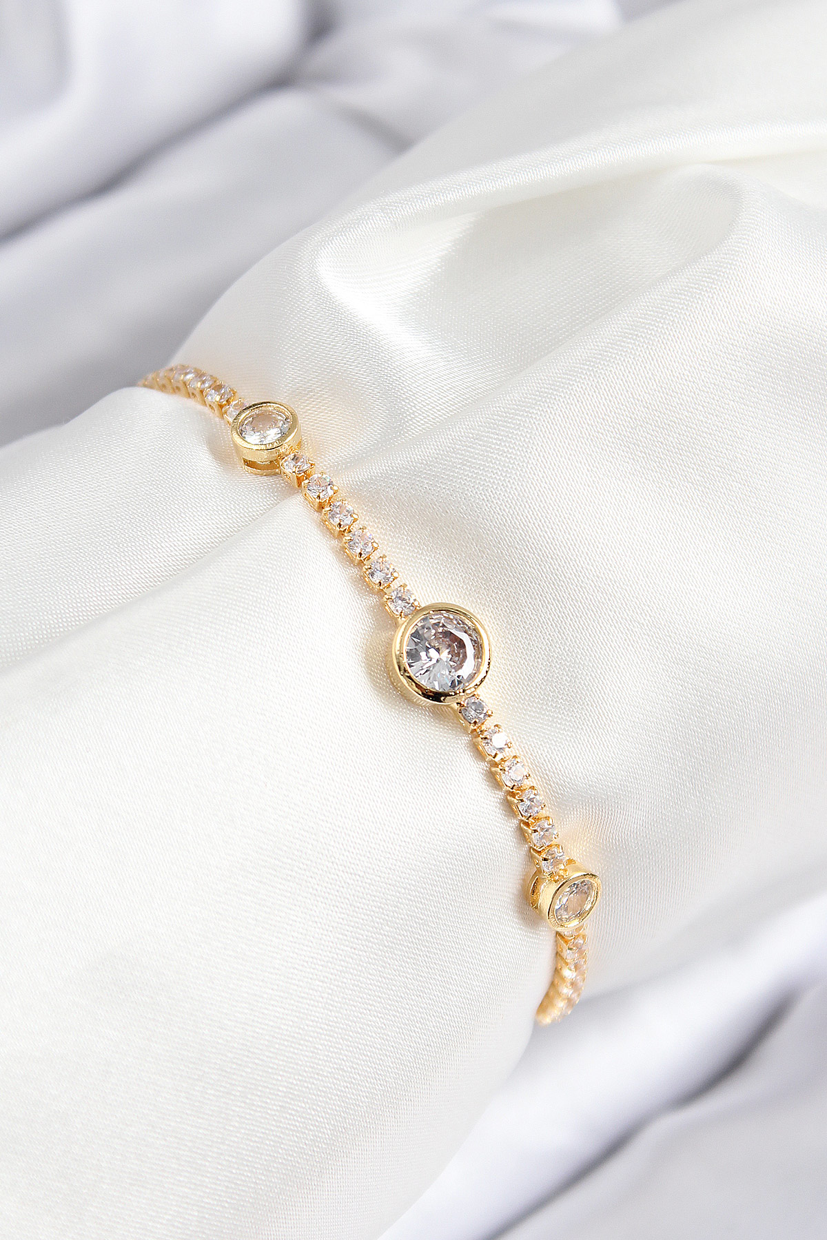 Pirinç Zirkon Taşlı Daire Model Gold Renk Asansörlü Kadın Bilekli