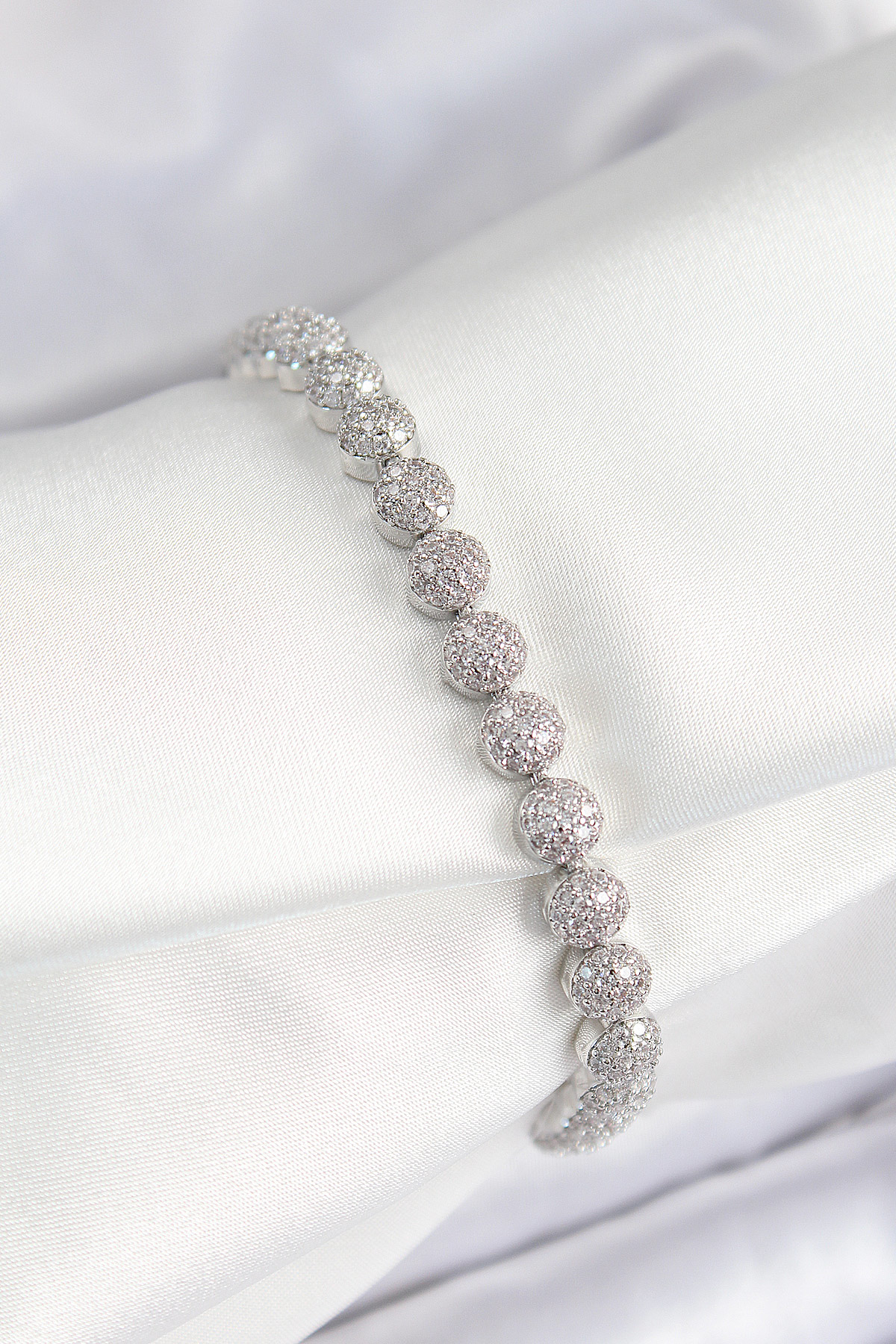 Pirinç Zirkon Taşlı Yarım Topcuk Model Gümüş Renk VIP Seri Kadın