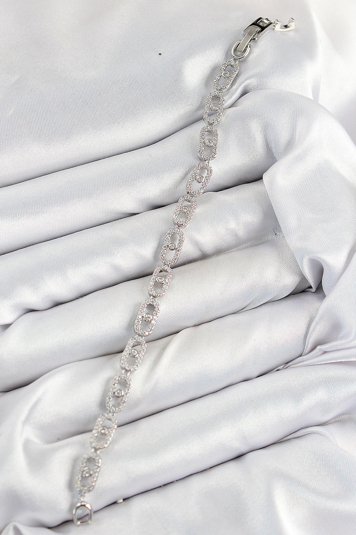 Pirinç Zirkon Taşlı Messika Model Gümüş Renk VIP Seri Kadın Bilek