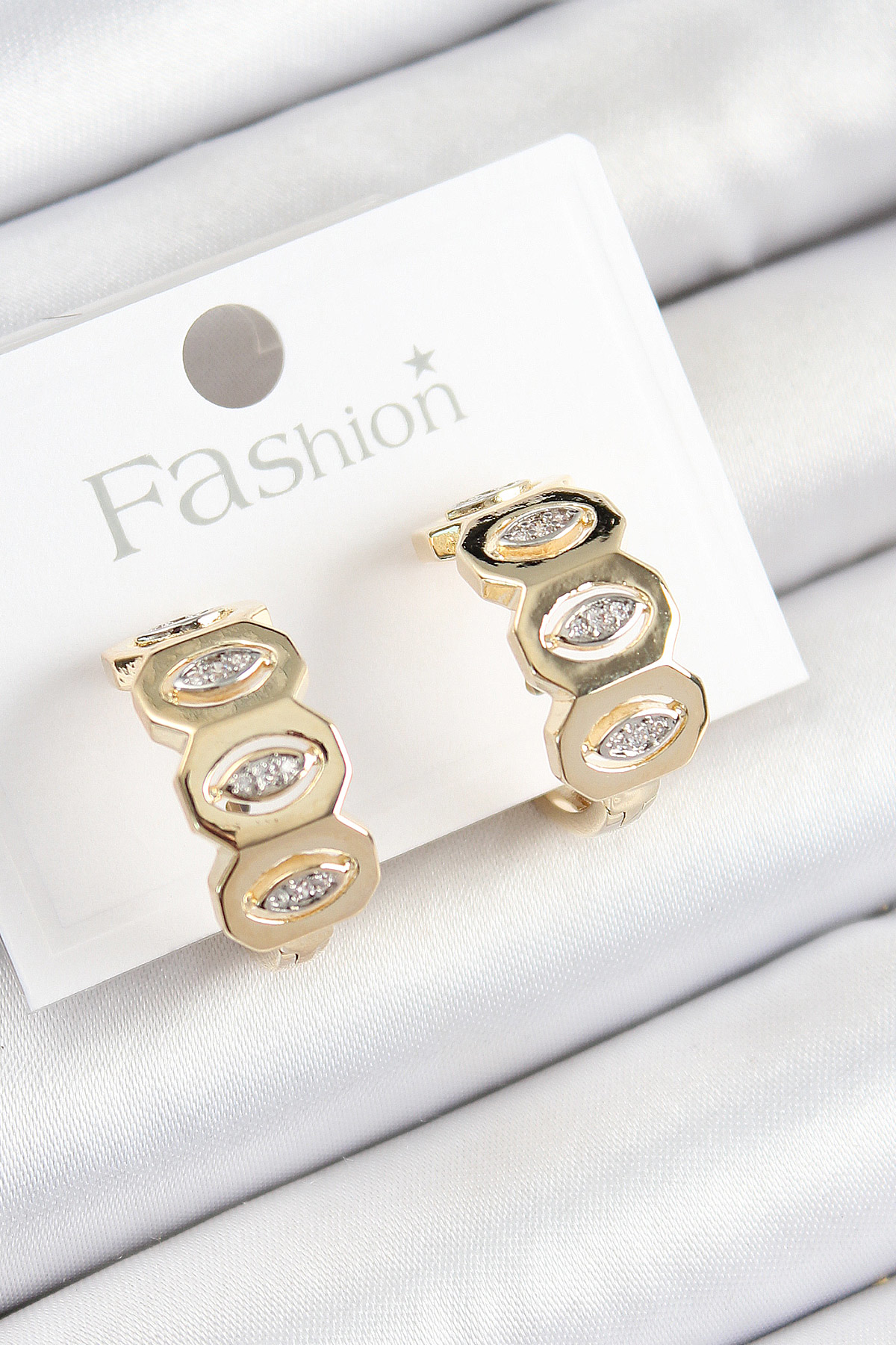 Pirinç Zirkon Taşlı Damla Figürlü Halka Model Gold Renk Kadın Küp