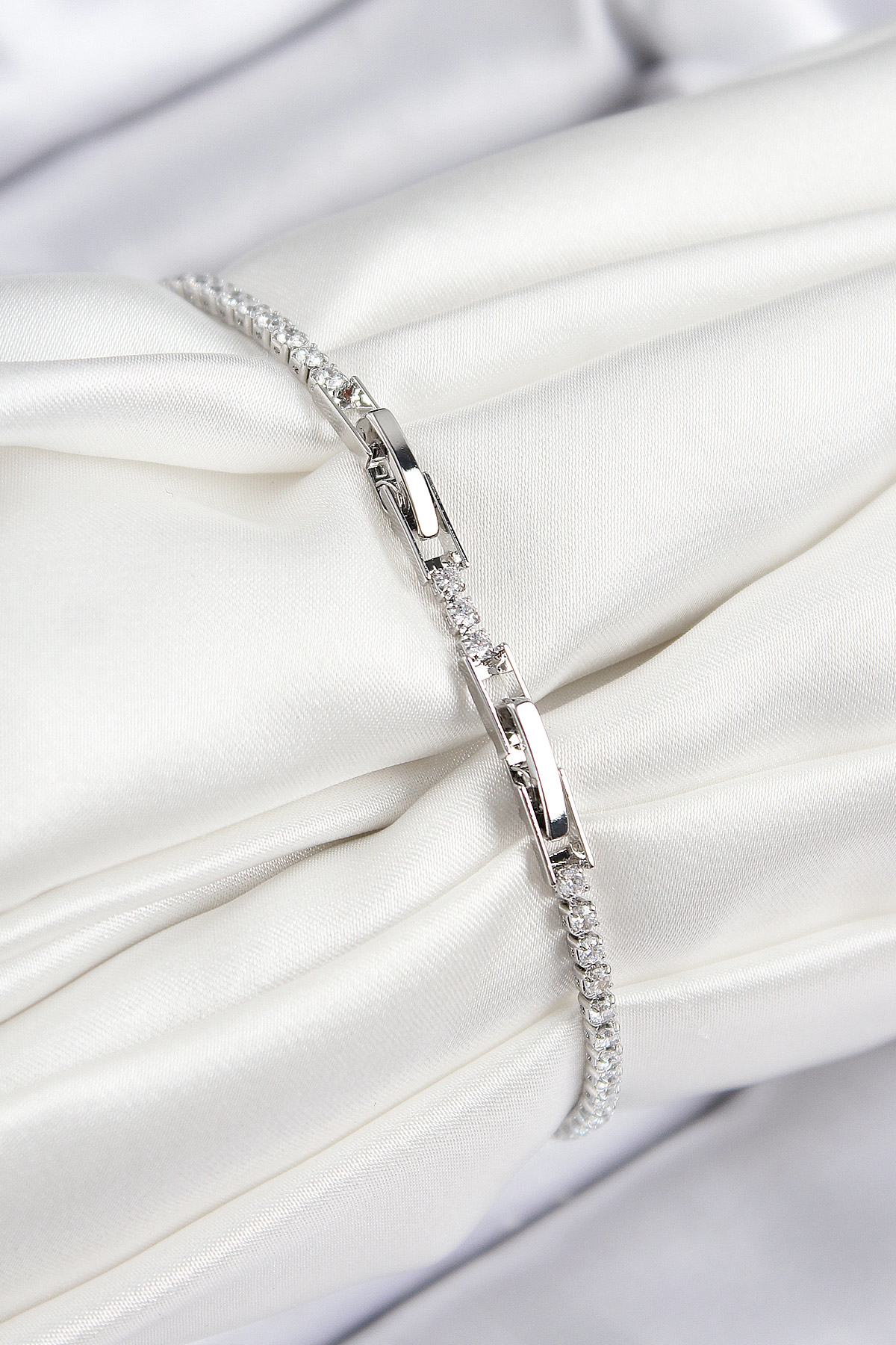 Pirinç Zirkon Taşlı Deniz Yıldızı Model Gümüş Renk Kadın Bileklik