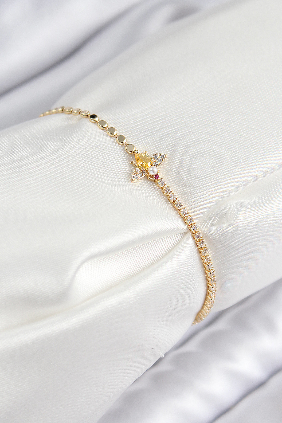 Pirinç Zirkon Taşlı Arı Model Ezme Zincir Gold Renk Kadın Bilekli