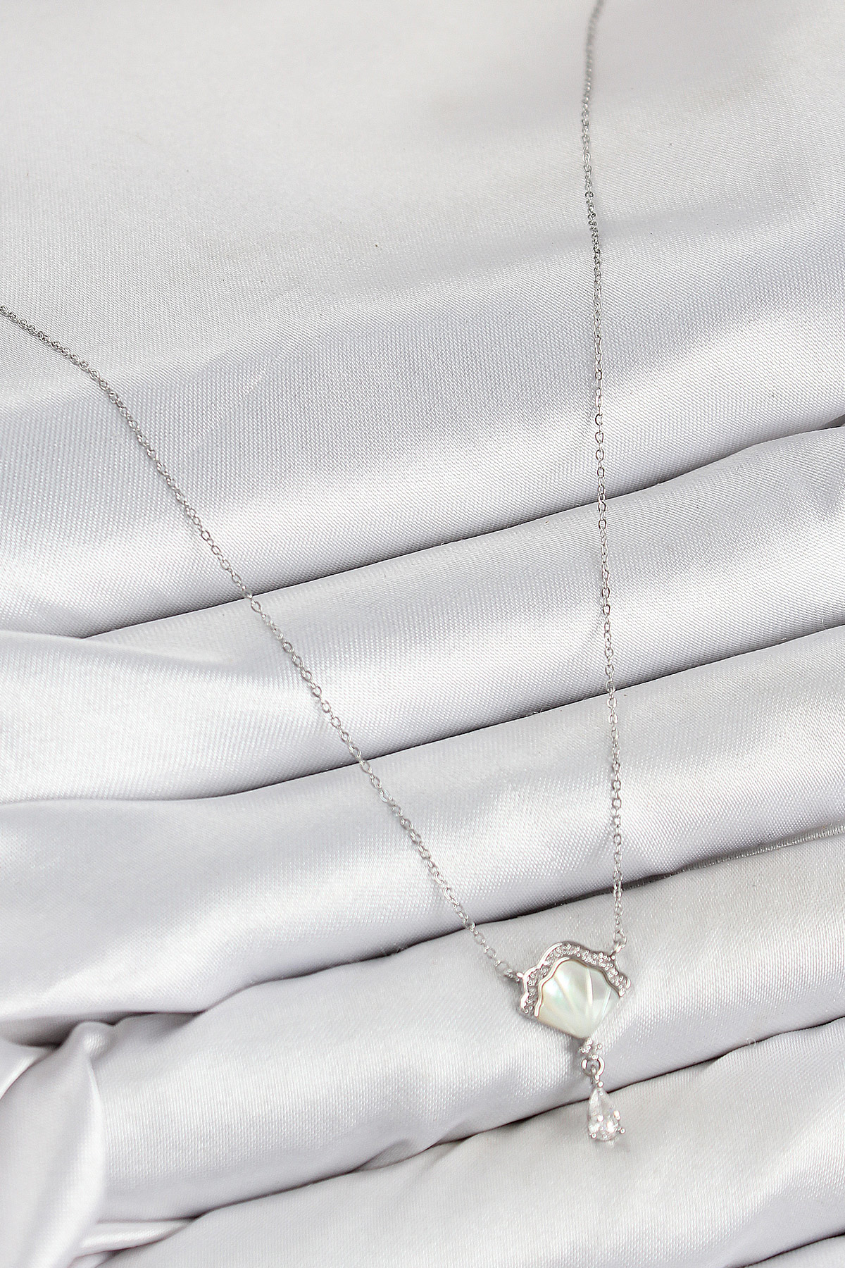 Pirinç Zirkon Taşlı İstiridye Model Gümüş Renk Kadın Kolye - TJ-B