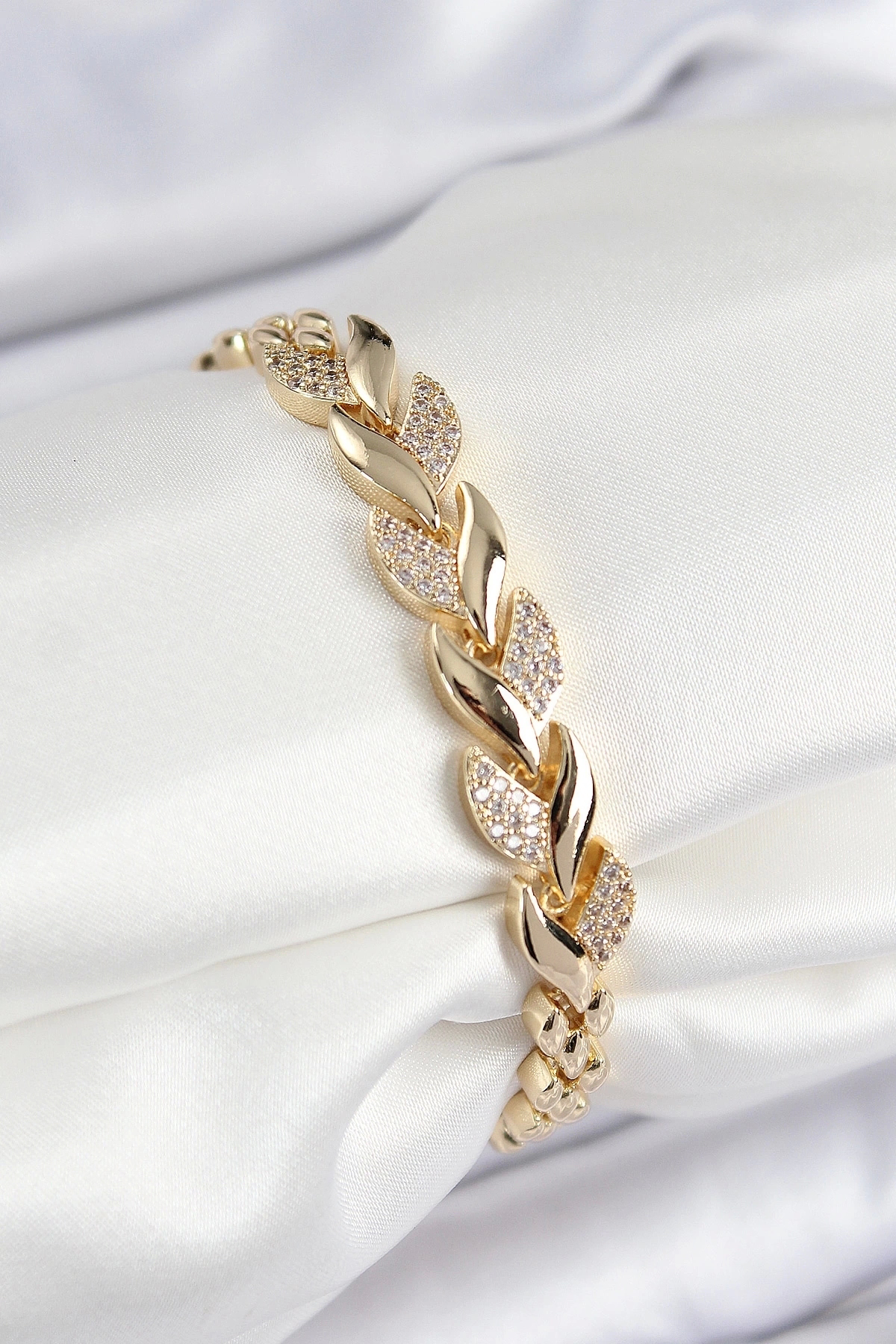 Butik Pirinç Zirkon Taşlı Balık Kuyruğu Model Gold Renk Kadın Bileklik