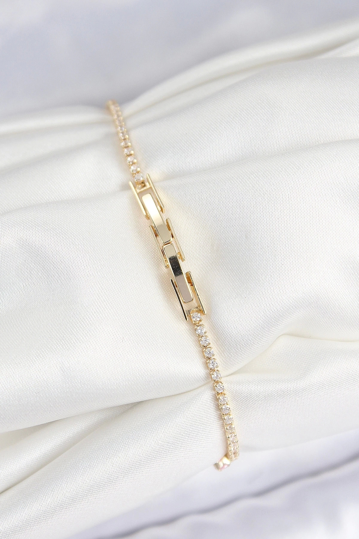 Butik Pirinç Zirkon Taşlı Papatya Model Gold Renk Kadın Bilekilk