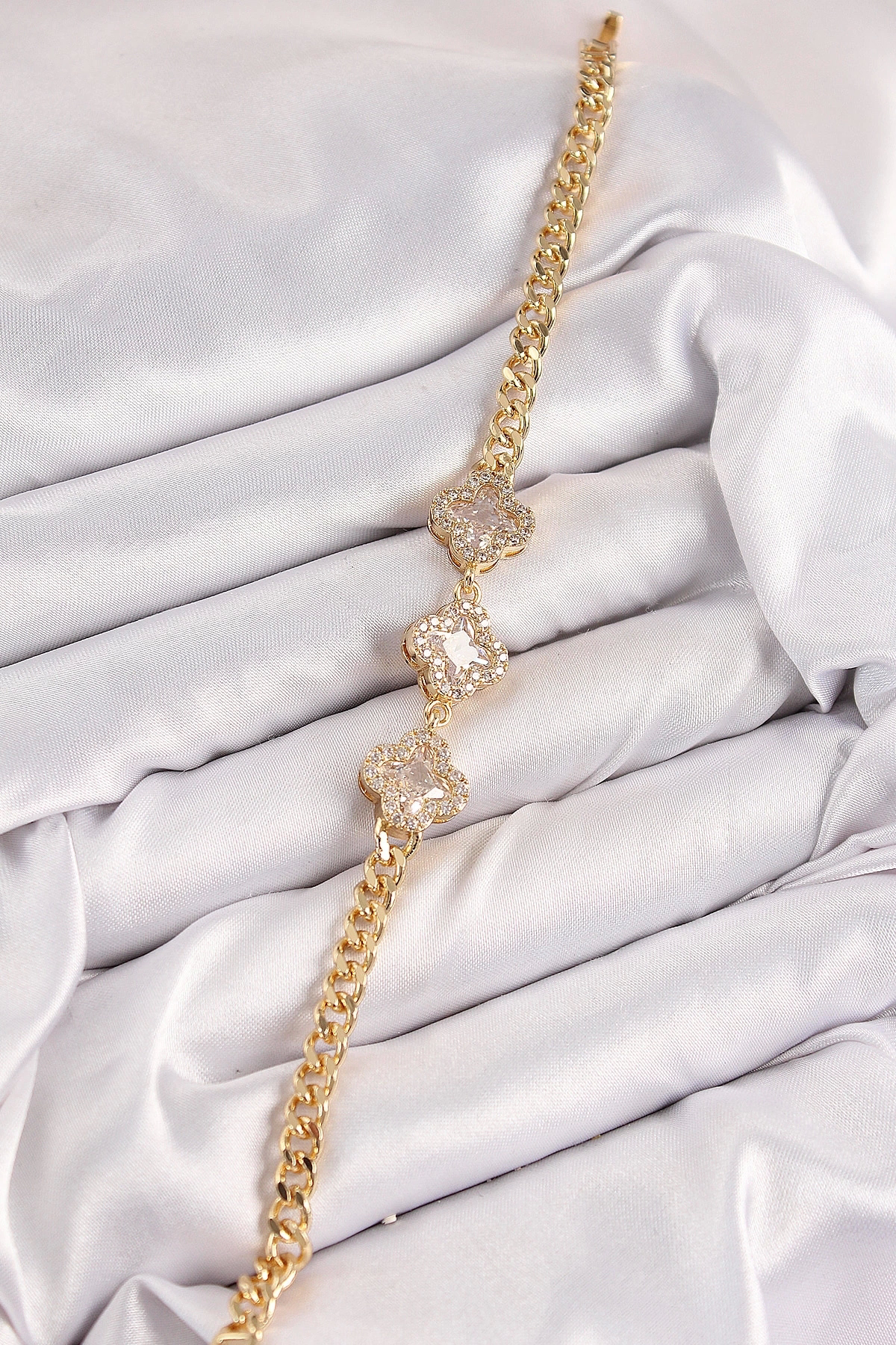 Clariss Pirinç Zirkon Taşlı Yonca Model Gold Renk Kadın Bileklik