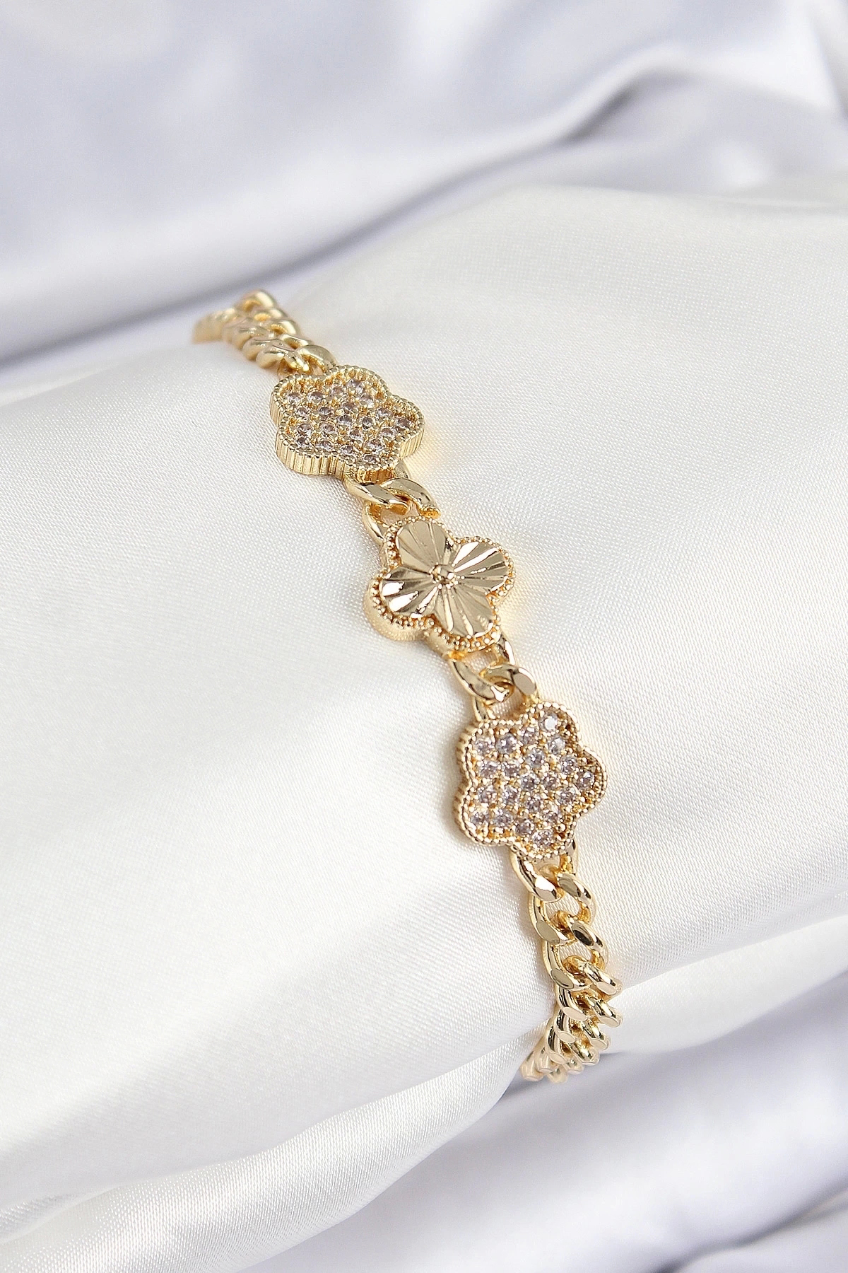 Butik Pirinç Zirkon Taşlı Yonca Model Gold Renk Kadın Bileklik