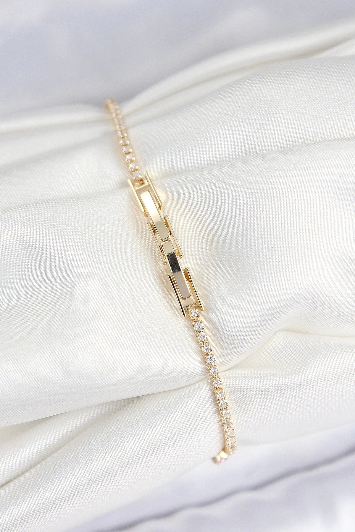 Pirinç Zirkon Taşlı Asorti Model Gold Renk Kadın Bilekilk