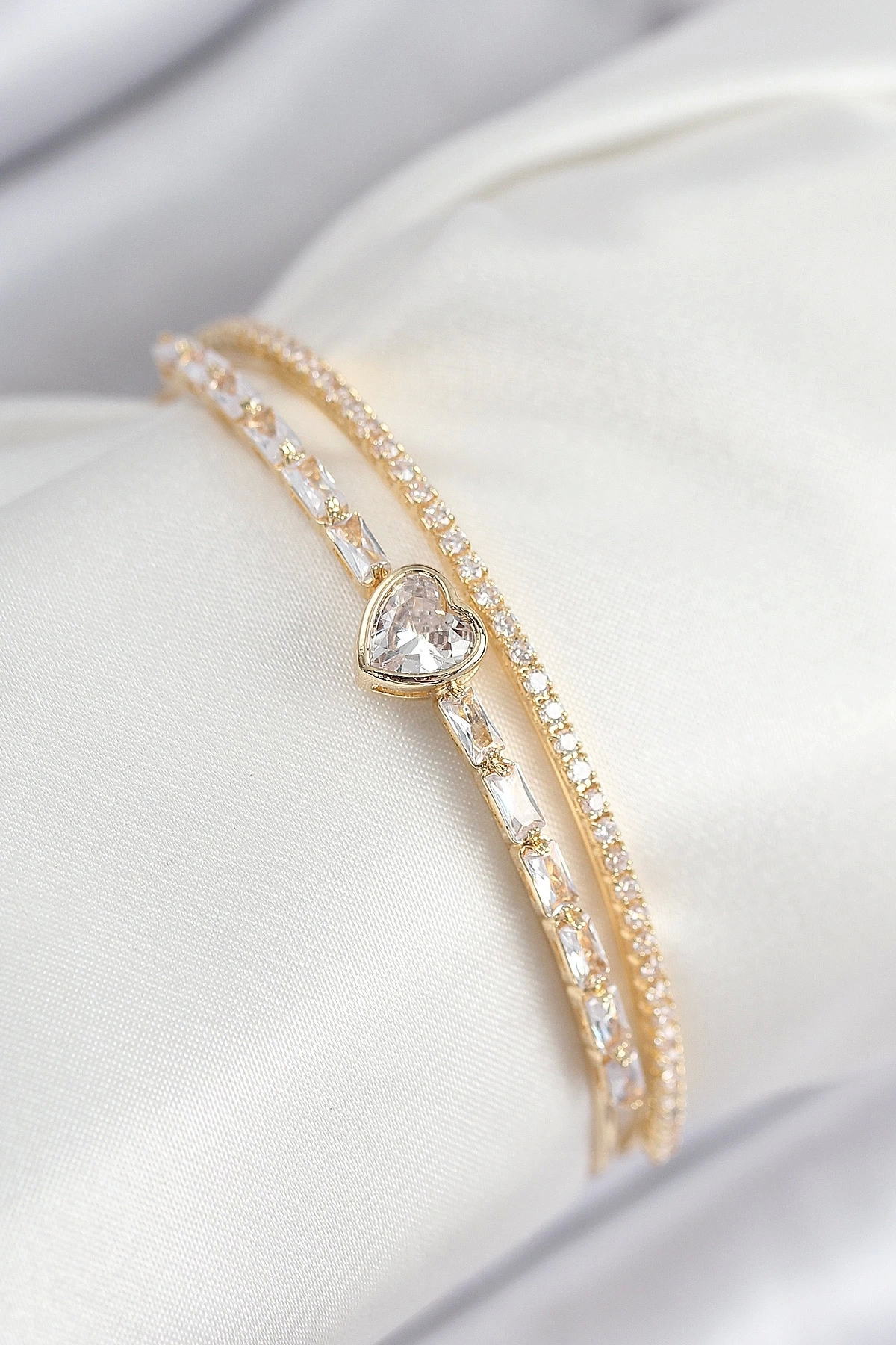 Pirinç Zirkon Taşlı Kalp Model Gold Renk Kadın Bileklik