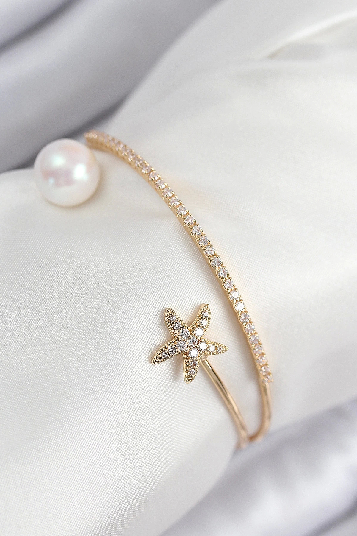 Butik Pirinç Zirkon Taşlı Yıldız Ve İnci Model Gold Renk Kadın Bileklik