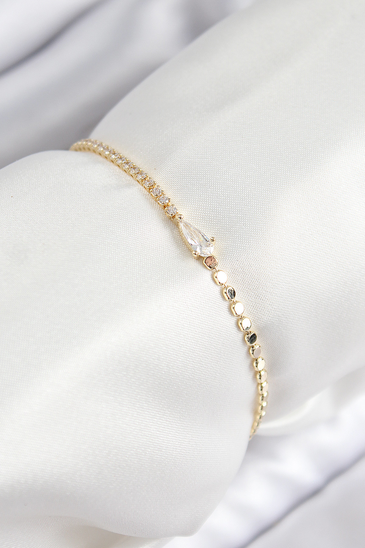 Pirinç Zirkon Taşlı Damla Model Ezme Zincir Gold Renk Kadın Bilek