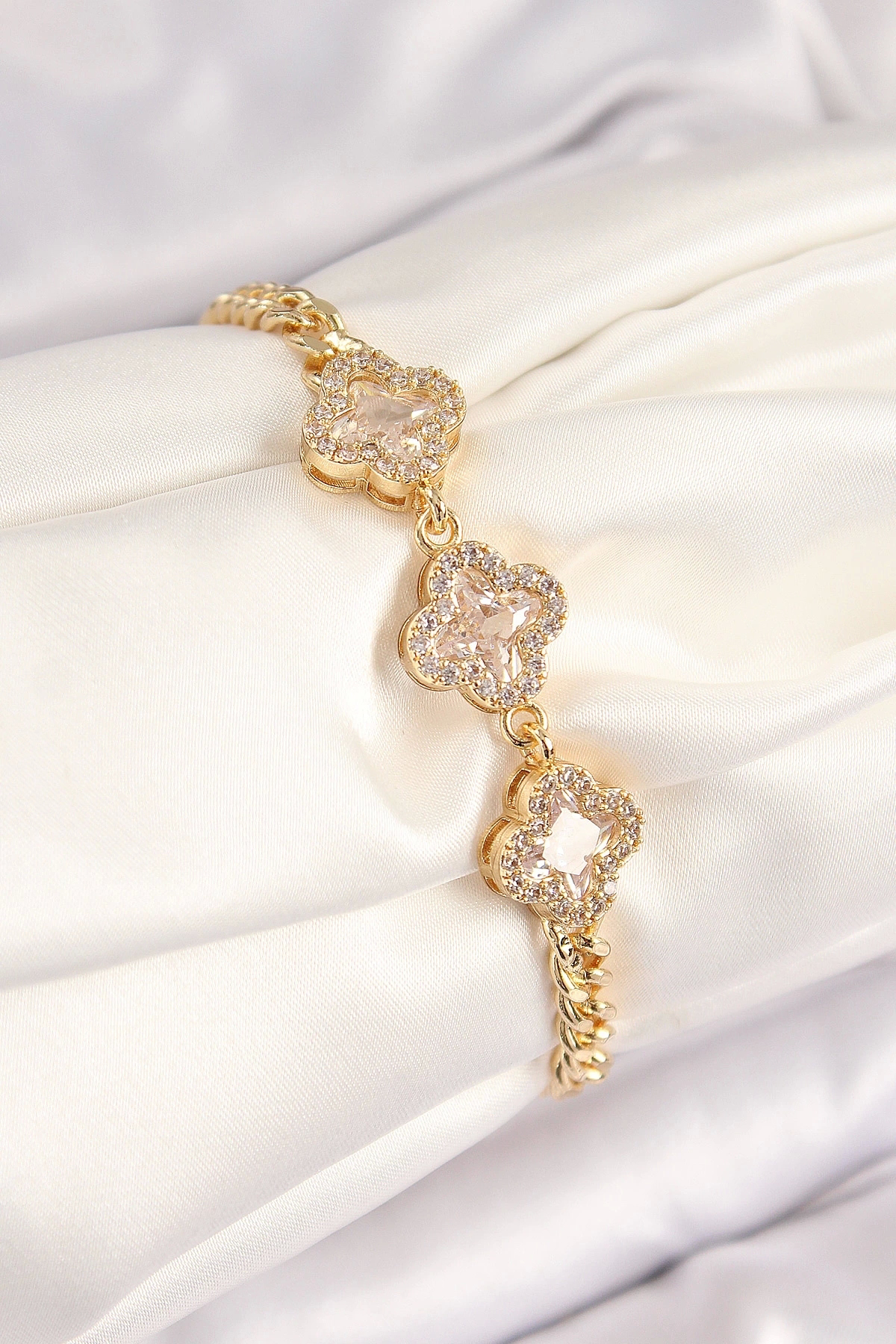 Clariss Pirinç Zirkon Taşlı Yonca Model Gold Renk Kadın Bileklik