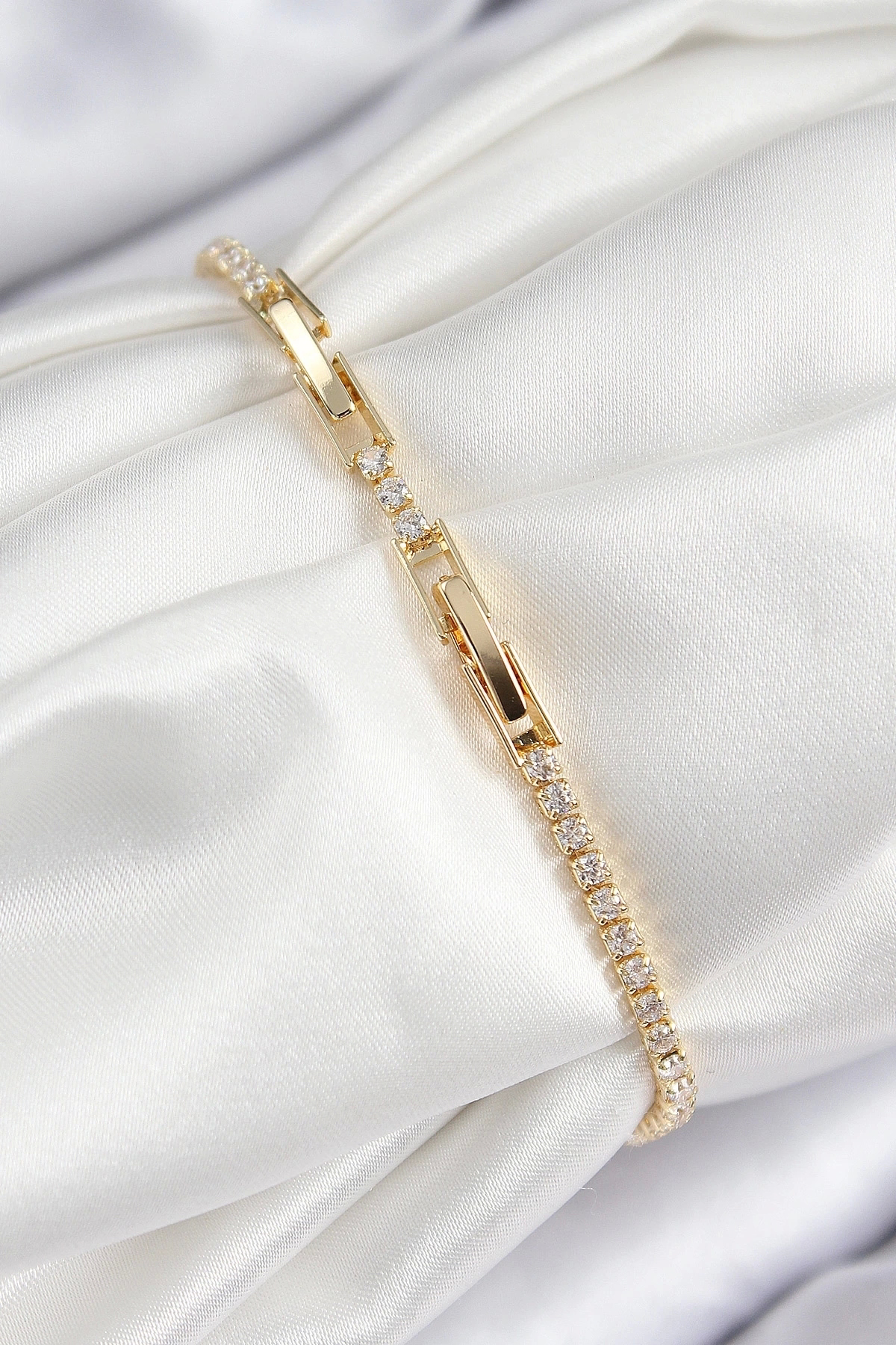 Butik Pirinç Zirkon Taşlı Pembe Kalp Model Gold Renk Kadın Bileklik