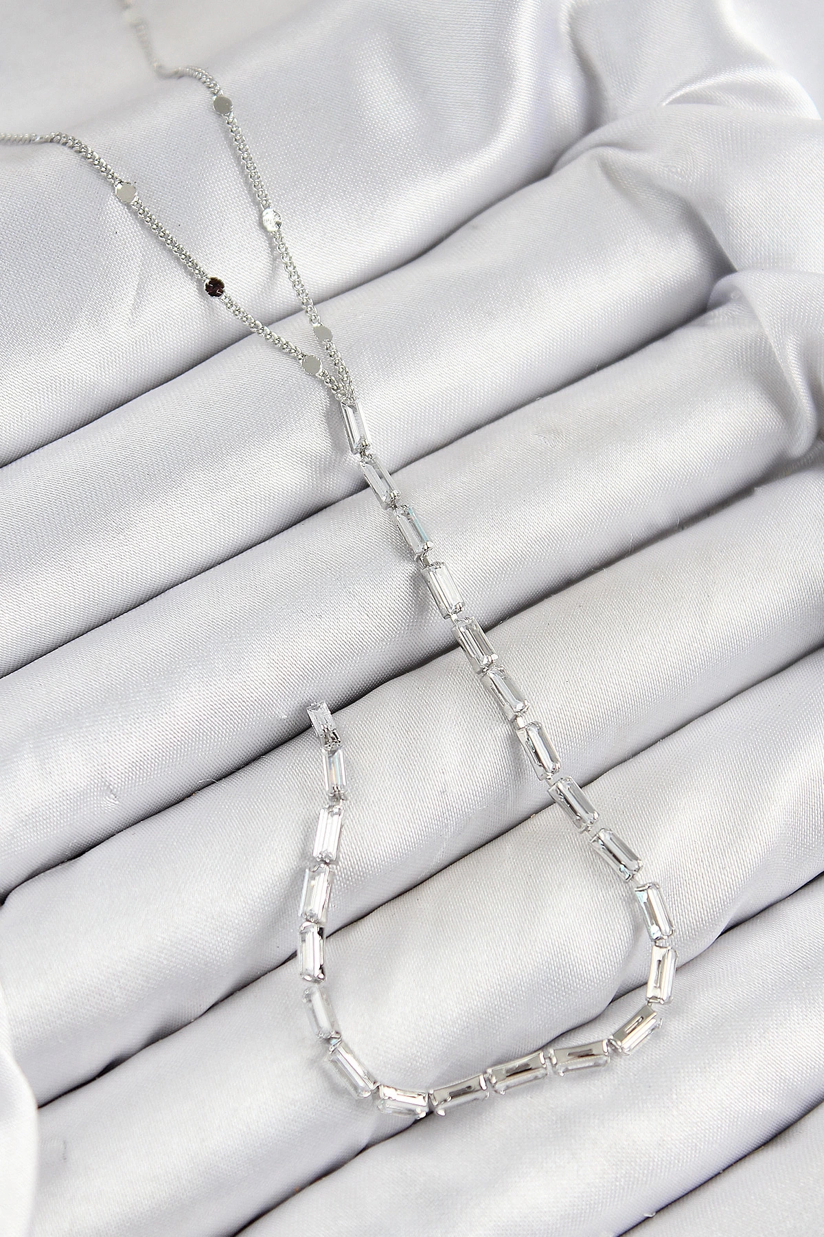 Butik Pirinç Zirkon Taşlı Model Gümüş Renk Y Kolye