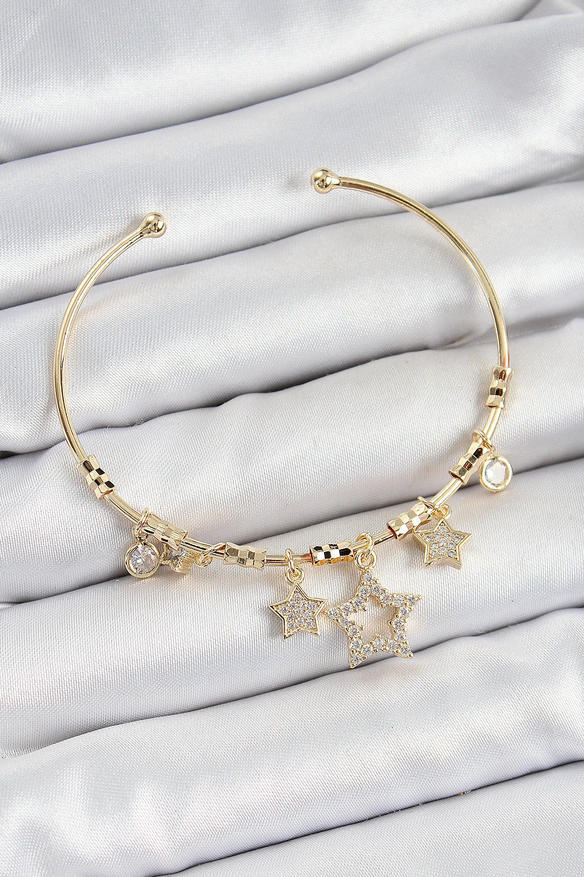 Pirinç Zirkon Taşlı Yıldız Model Gold Renk Charm Bileklik 5886 - Zarif ve Şık Takı Önerisi