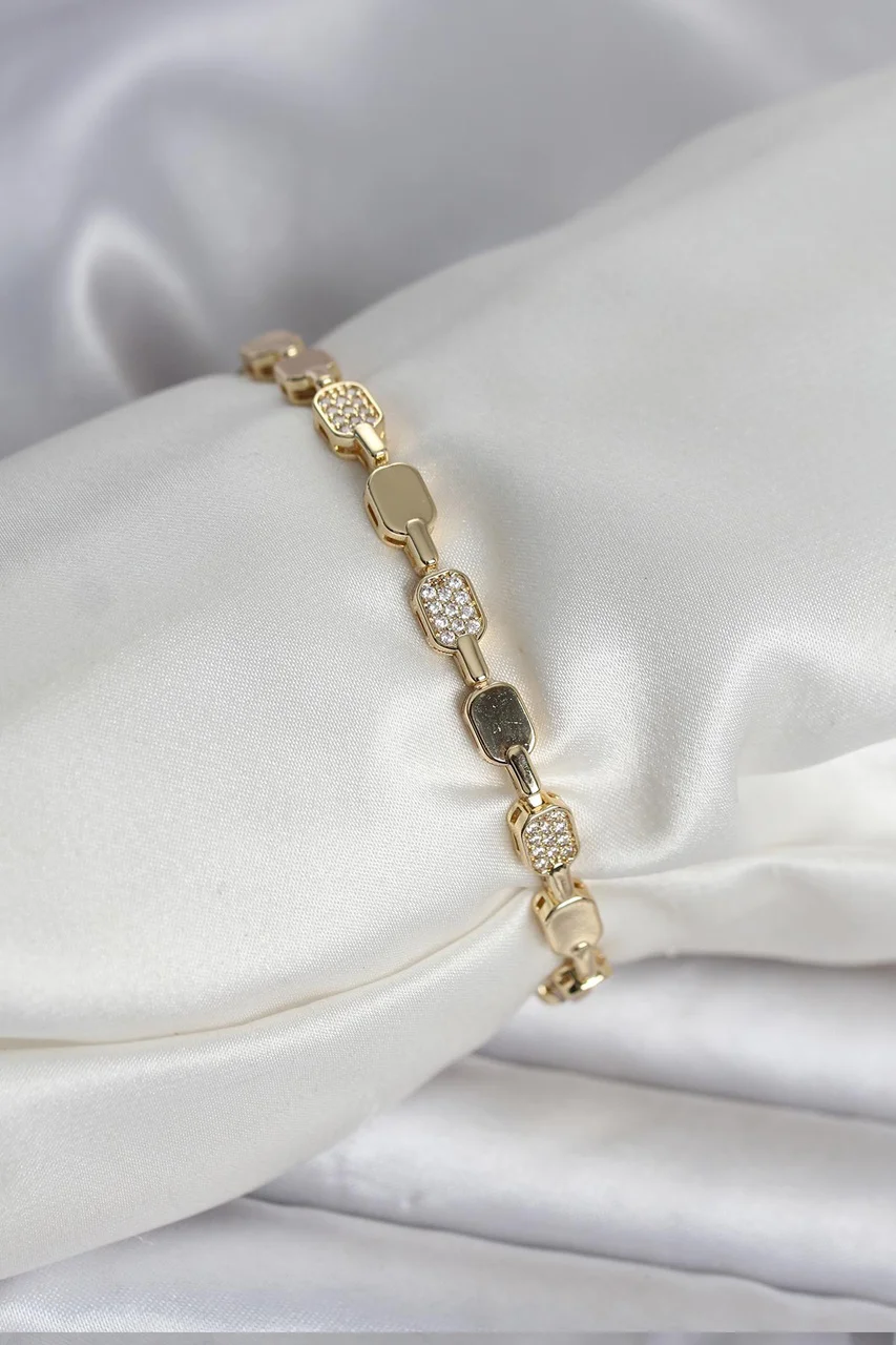 Pirinç Zirkon Taşlı Gold Renk Kadın Bileklik - Lisinya Diğer