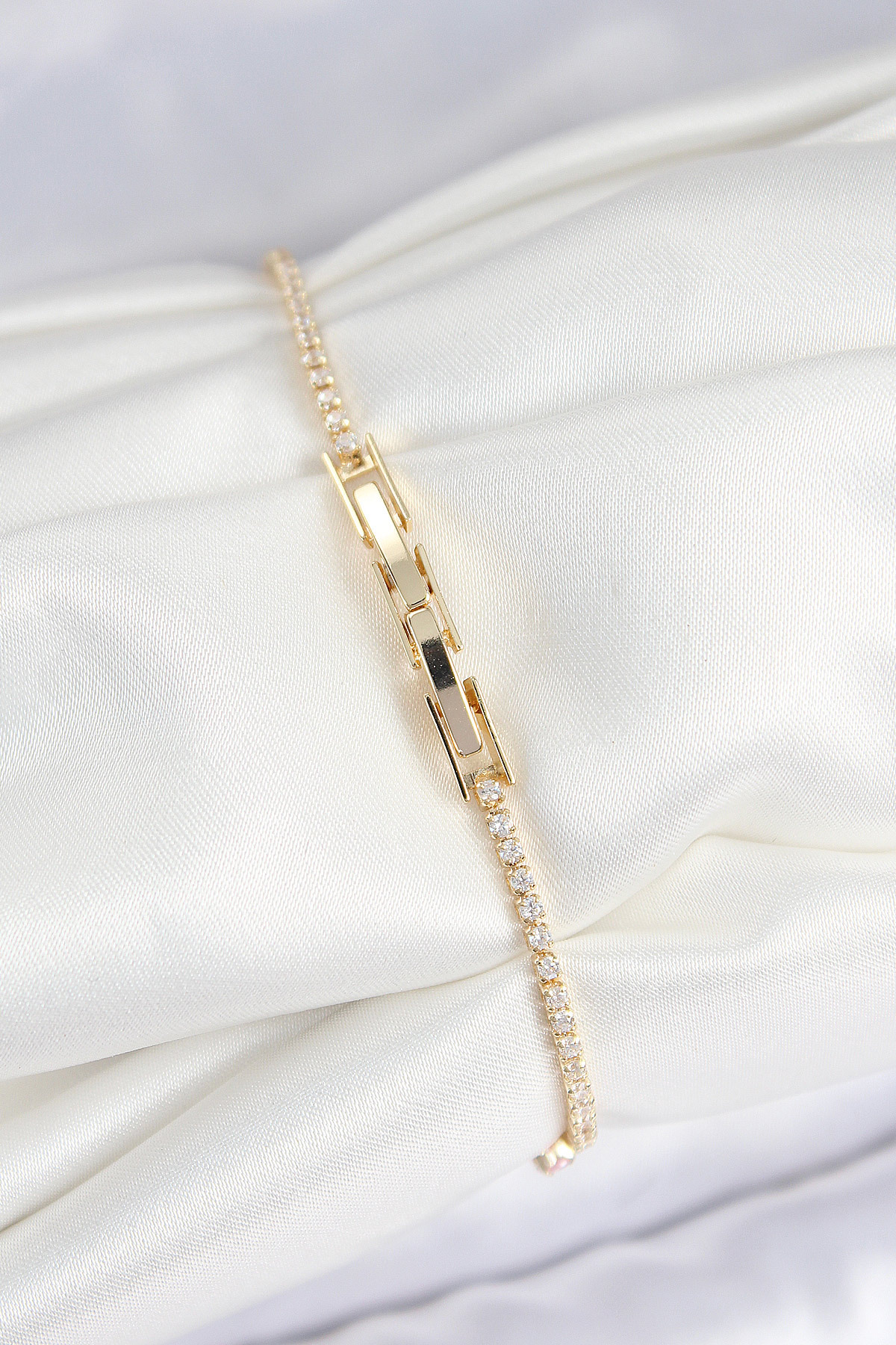 Toptan Bulurum Pirinç Zirkon Taşlı Kare Model Gold Renk Kadın Bilekilk