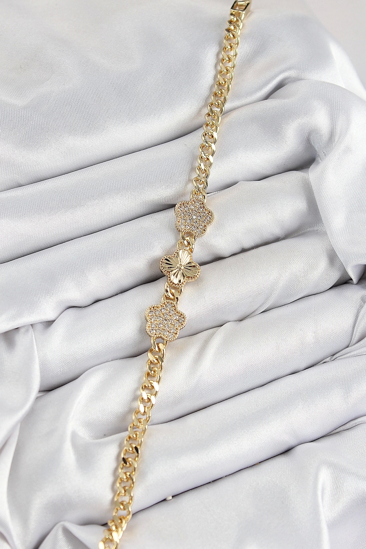 Butik Pirinç Zirkon Taşlı Yonca Model Gold Renk Kadın Bileklik