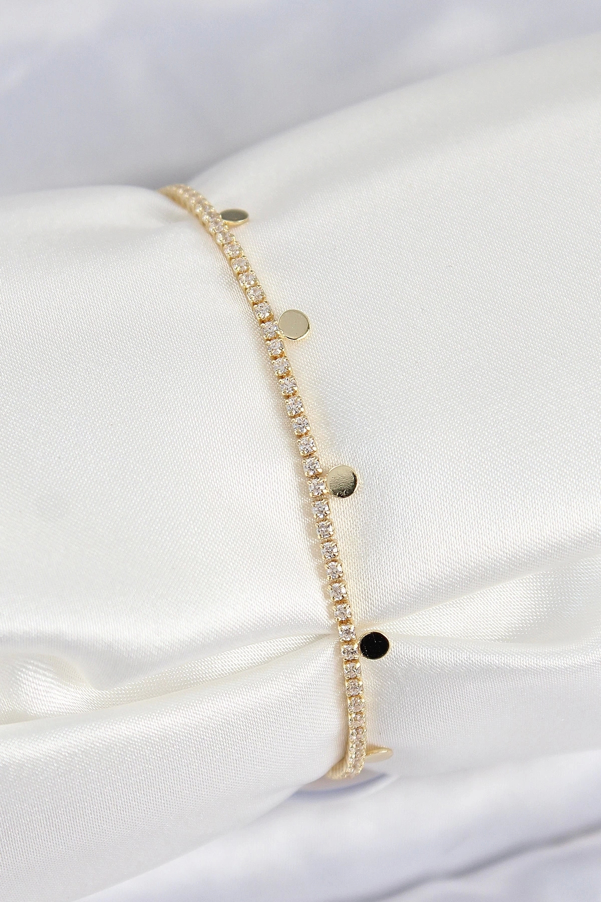 Butik Pirinç Zirkon Taşlı Ezme Zincirli Sıralı Model Gold Renk Kadın Bi