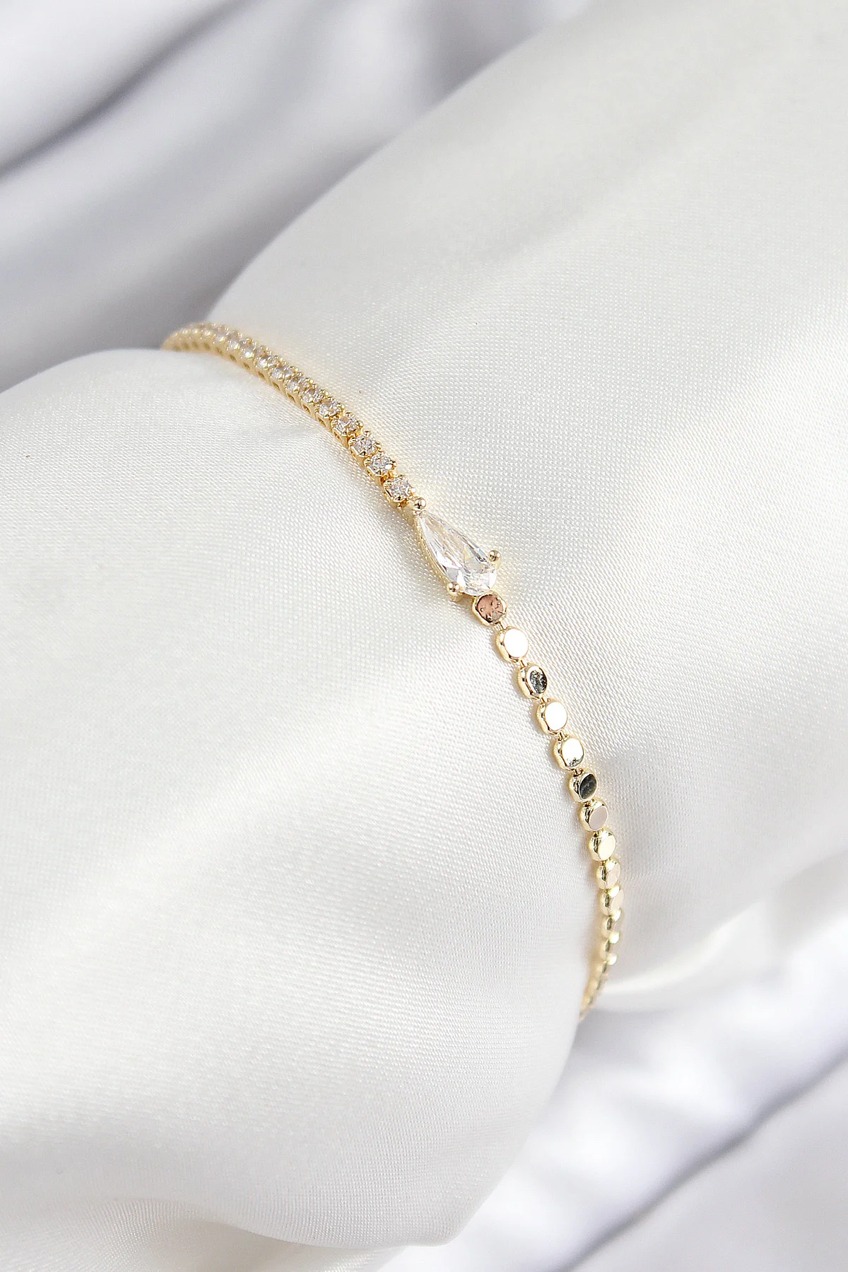 Pirinç Zirkon Taşlı Damla Model Ezme Zincir Gold Renk Kadın Bileklik -1492