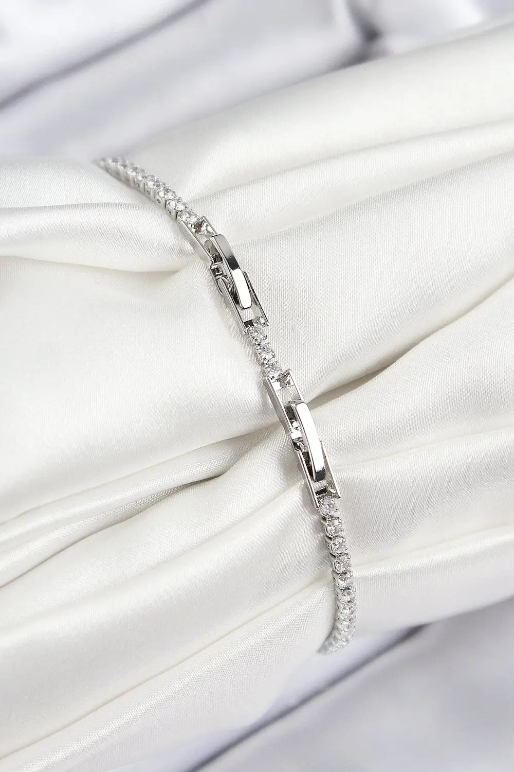 Pirinç Zirkon Taşlı Pembe Kalp Model Gümüş Renk Kadın Bileklik