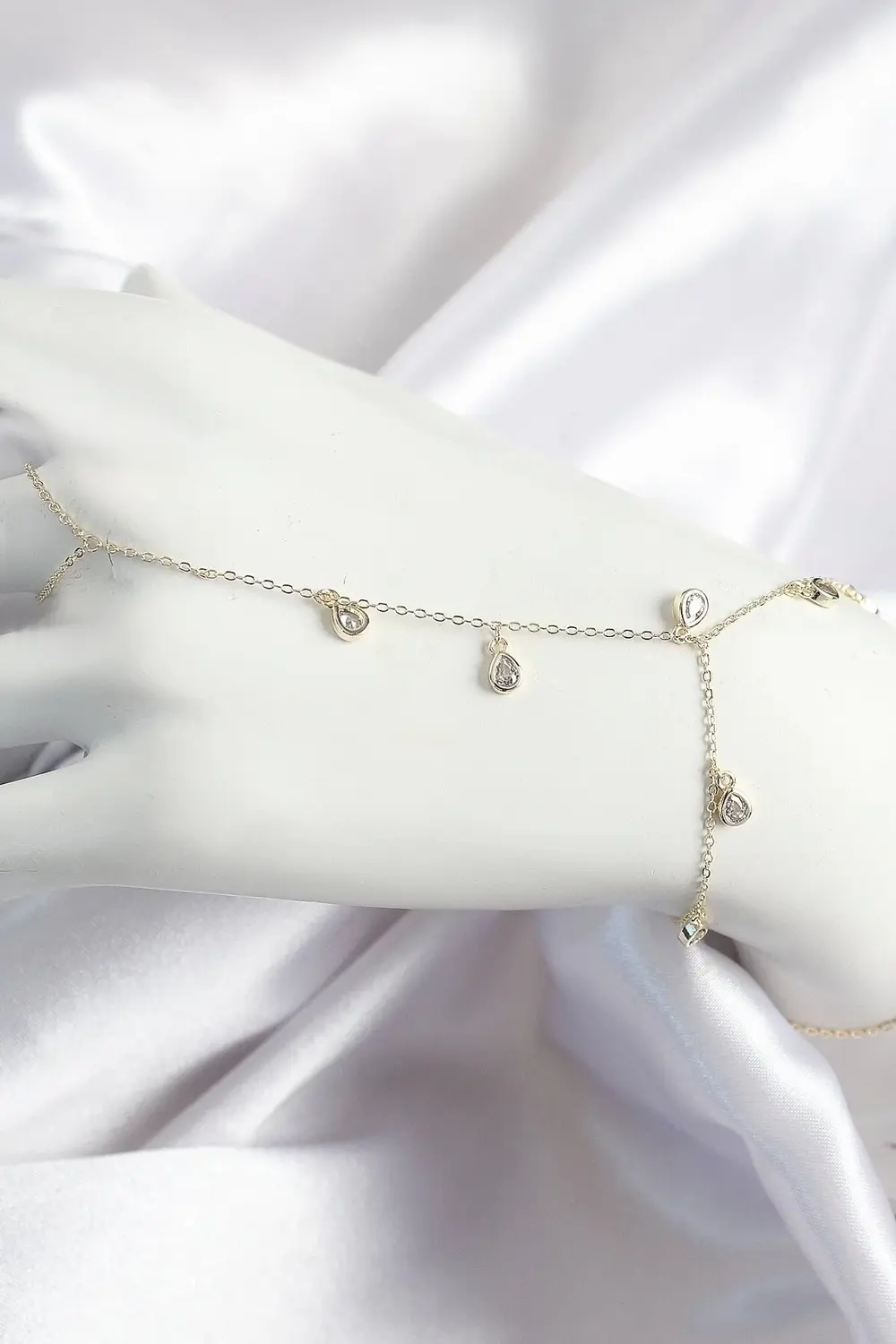 Pirinç Zirkon Taşlı Sallantılı Damla Model Gold Renk Kadın Şahmer