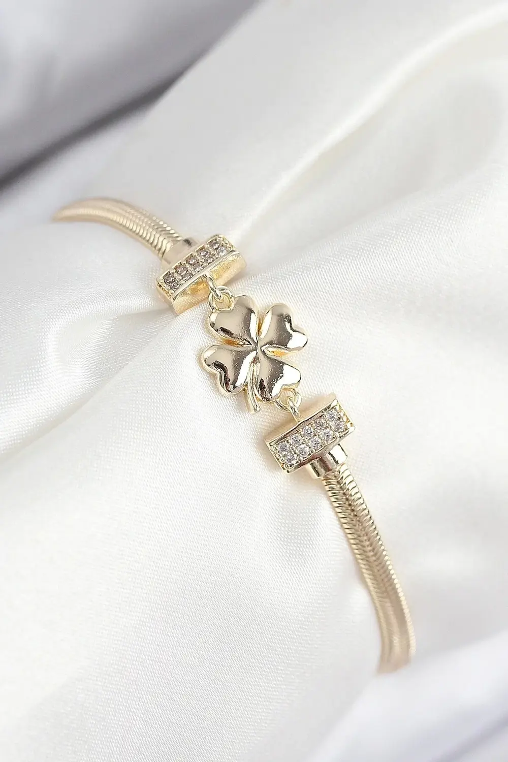 Pirinç Zirkon Taşlı Yonca Model Gold Renk Kadın Bileklik