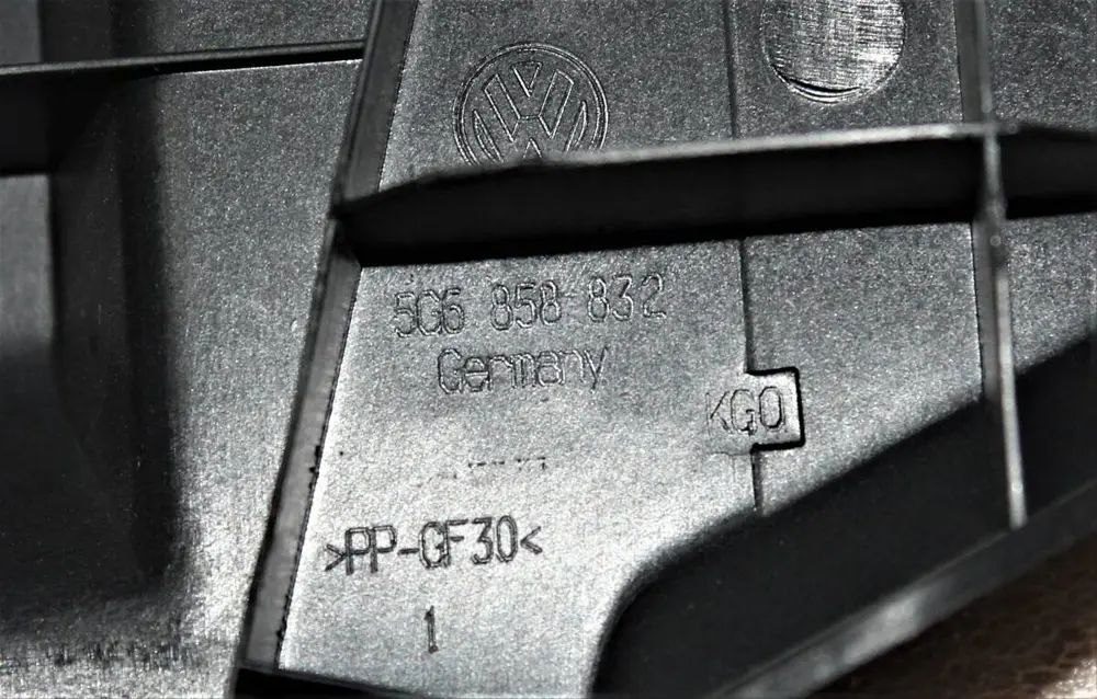 Plastik Kaplama - Bagaj Rafı Sağ (VW Orjinal)(5G6858832)(Golf 7)