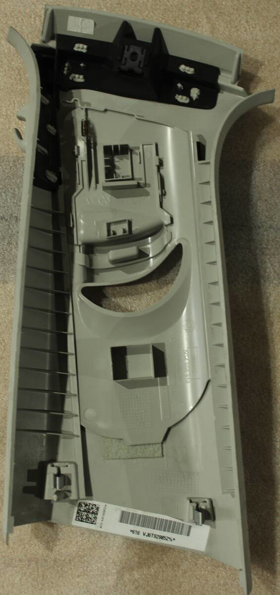 Plastik Kaplama - Emniyet Kemeri Sağ (VW)(5G4868312)(Golf 7)