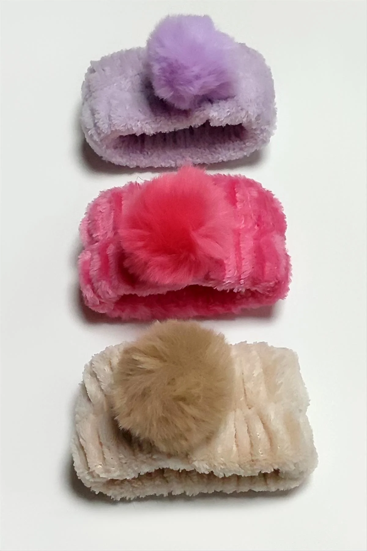 Ponponlu Lastikli Peluş Toka 1 Adet Ponponlu Lastikli Peluş Toka 1 Adet
