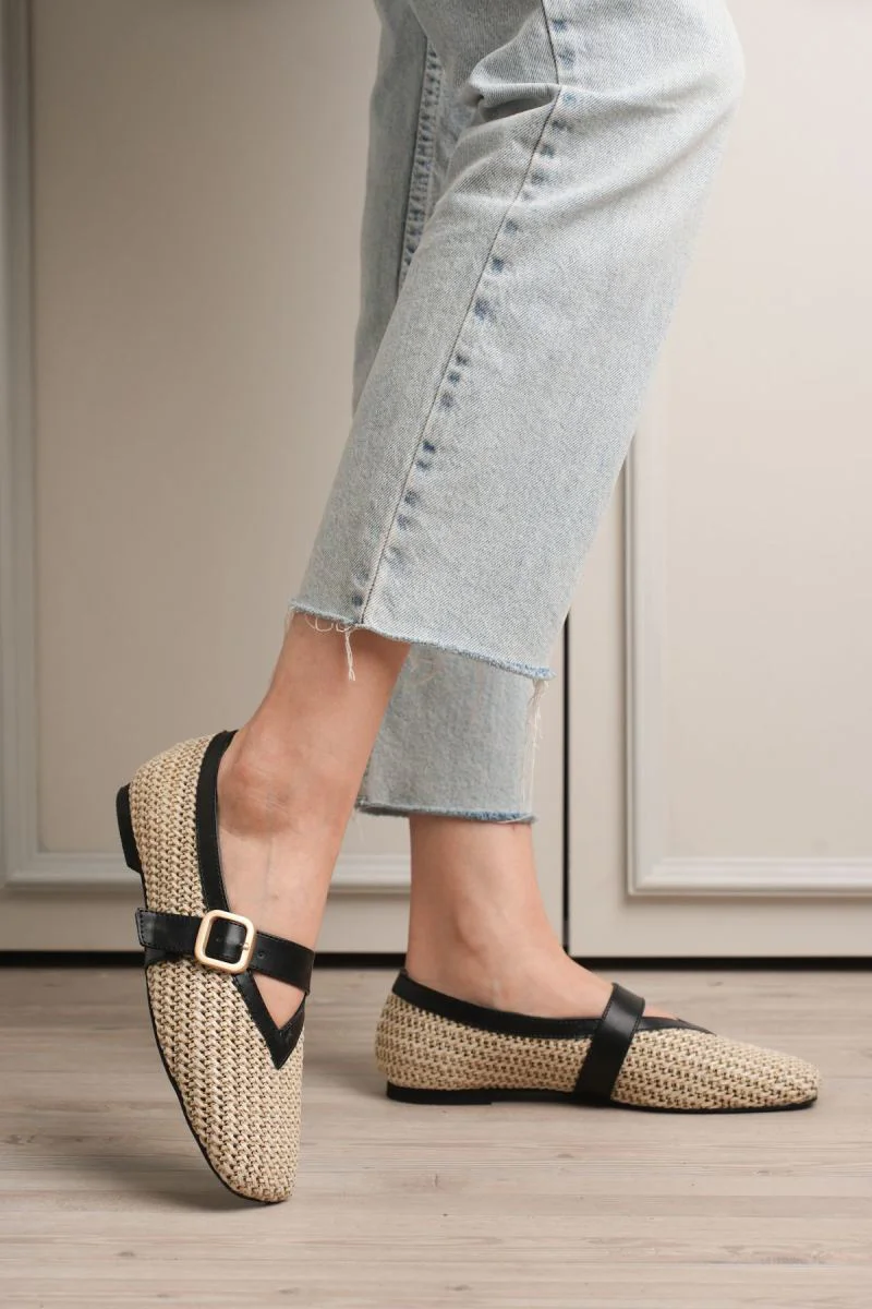 Ponti Siyah Cilt Hasır Detaylı Babet Ayakkabı