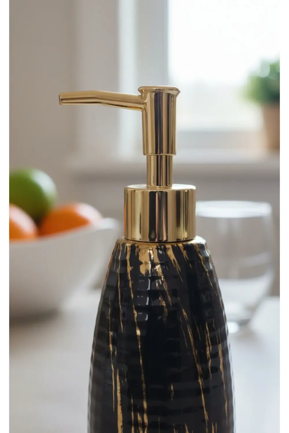 Porselen 200 ml Siyah Altın Detaylı Sıvı Sabunluk – Şık Mutfak ve