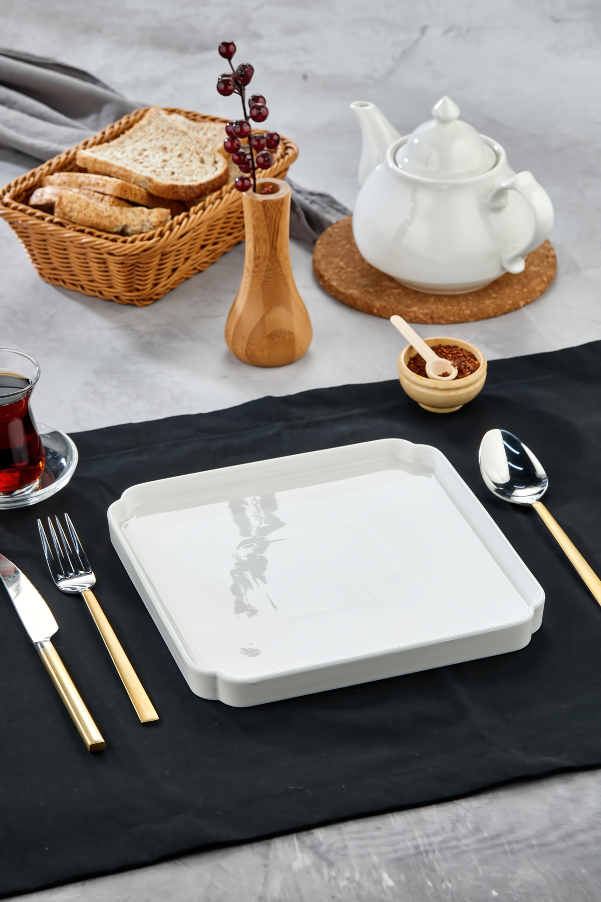 Porselen 23 cm Kare Servis ve Sunum Tabağı – Şık Kahvaltı ve Meze