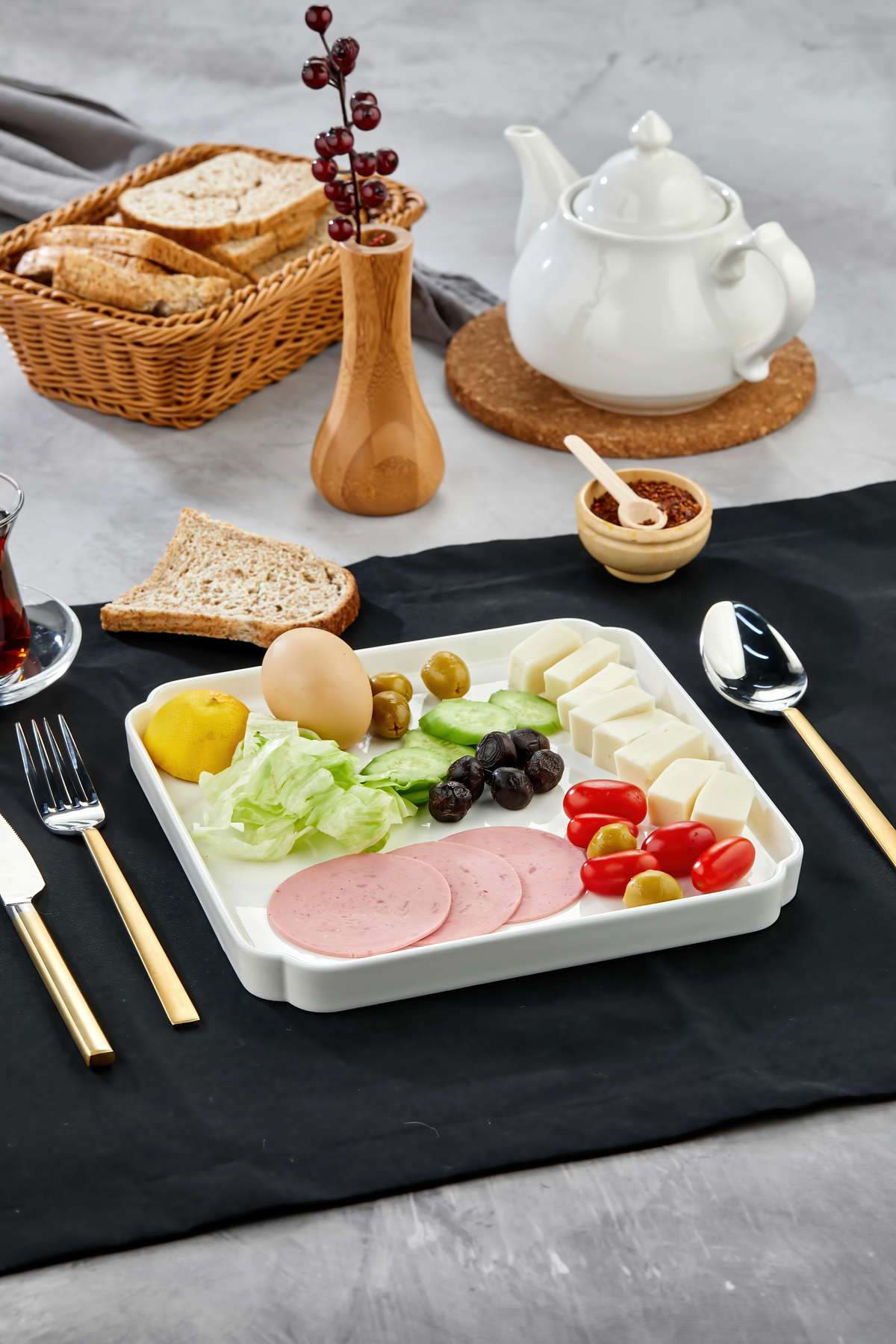 Porselen 23 cm Kare Servis ve Sunum Tabağı – Şık Kahvaltı ve Meze