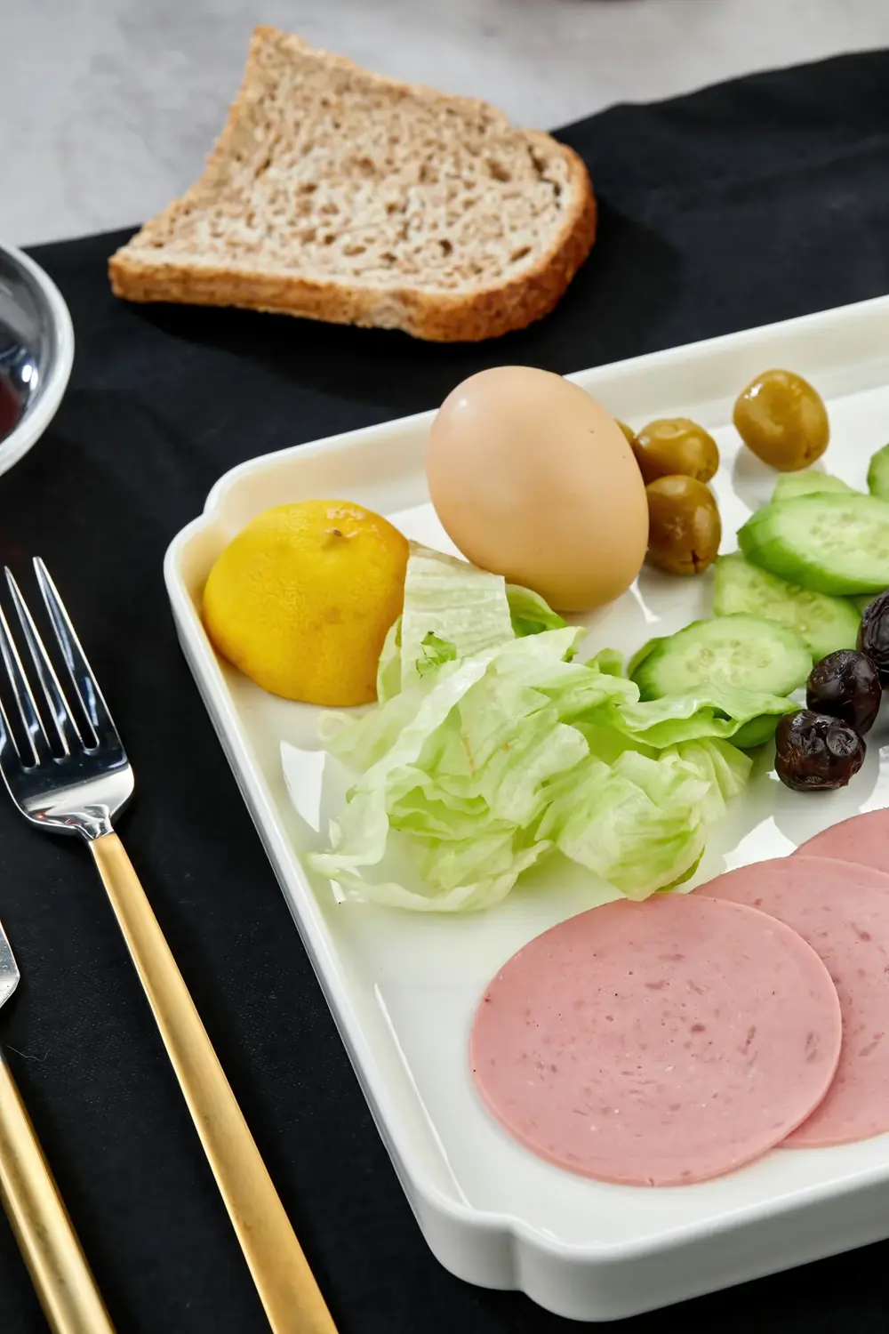 Porselen Kare Servis ve Sunum Tabağı 23x23 cm – Şık Kahvaltı ve M