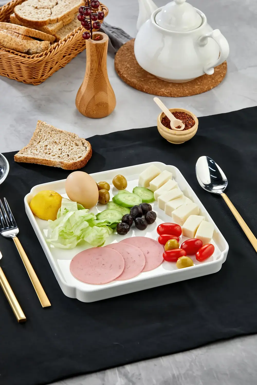 Porselen Kare Servis ve Sunum Tabağı 23x23 cm – Şık Kahvaltı ve M