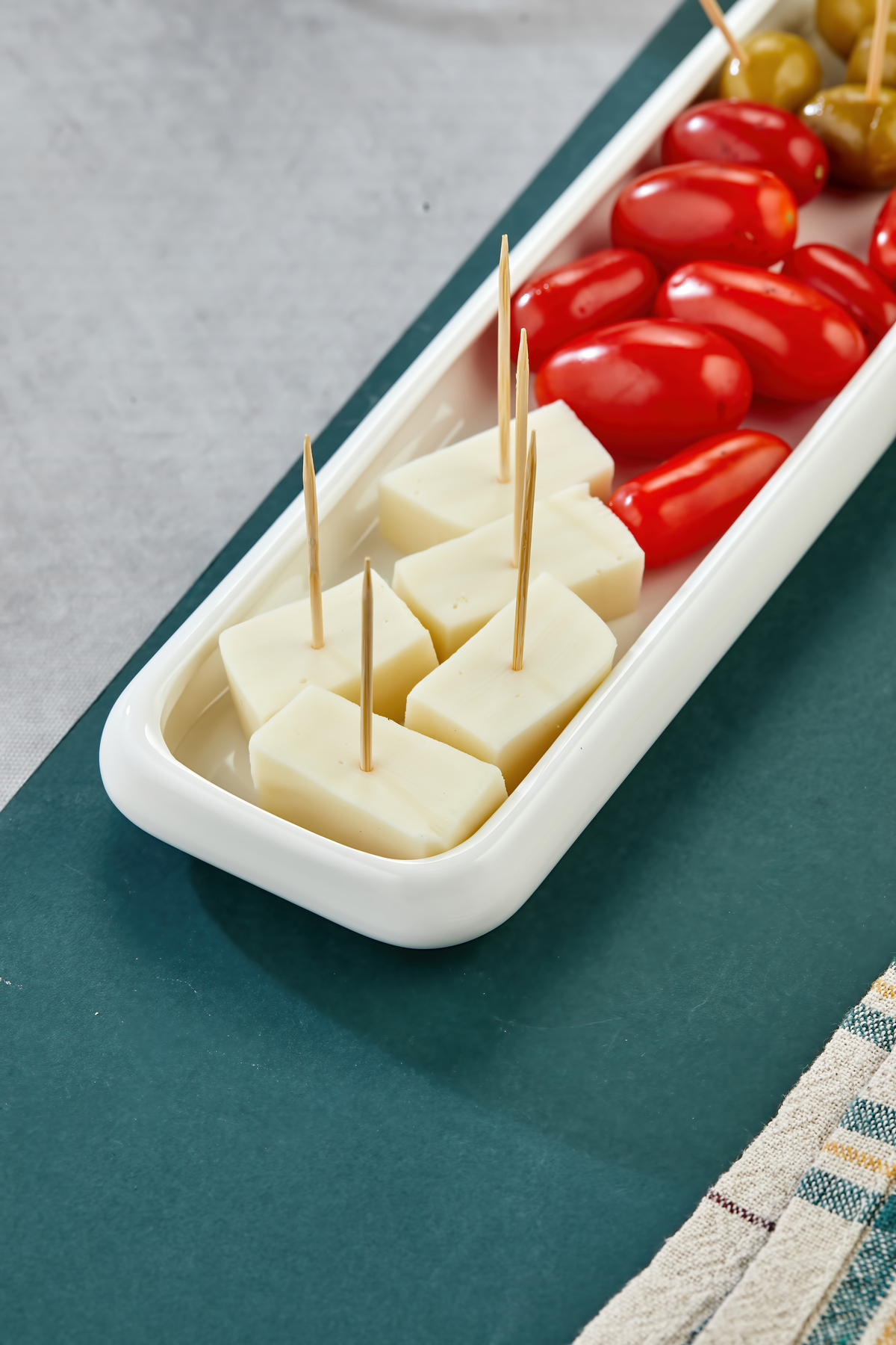 Porselen Uzun Sunum ve Meze Tabağı 28x7,5 cm – Şık Servis