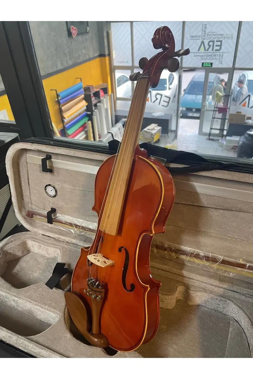 Salvador Profesyonel 4/4 Kare Kutu Gül Klavye Parlak Cila Keman Salvador Profesyonel 4/4 Kare Kutu Gül Klavye Parlak Cila Keman