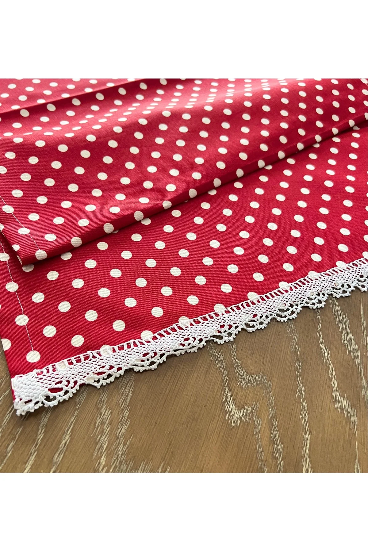 Puantiyeli Dantelli Kırmızı Masa Örtüsü Runner 85x50 cm - Mutfak Ve Salon Dekoru
