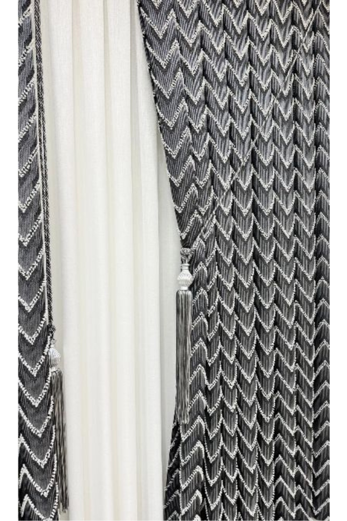 Özgün Home Püsküllü Antrasit Lüks Fon Perde (Tek Kanat + Aksesuar)