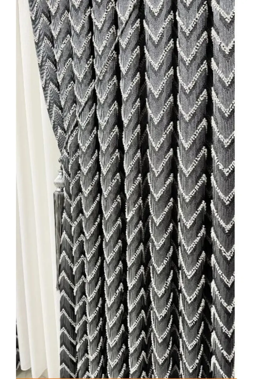 Püsküllü Antrasit Lüks Fon Perde (Tek Kanat + Aksesuar)