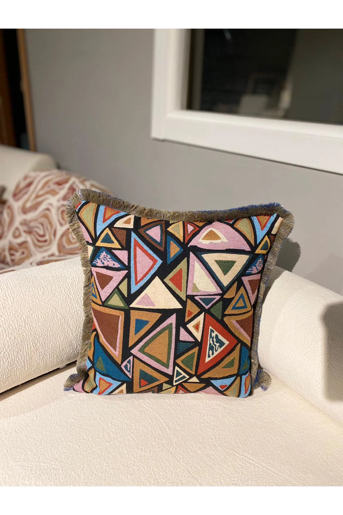 PÜSKÜLLÜ GEOMETRİK DESENLİ KIRLENT