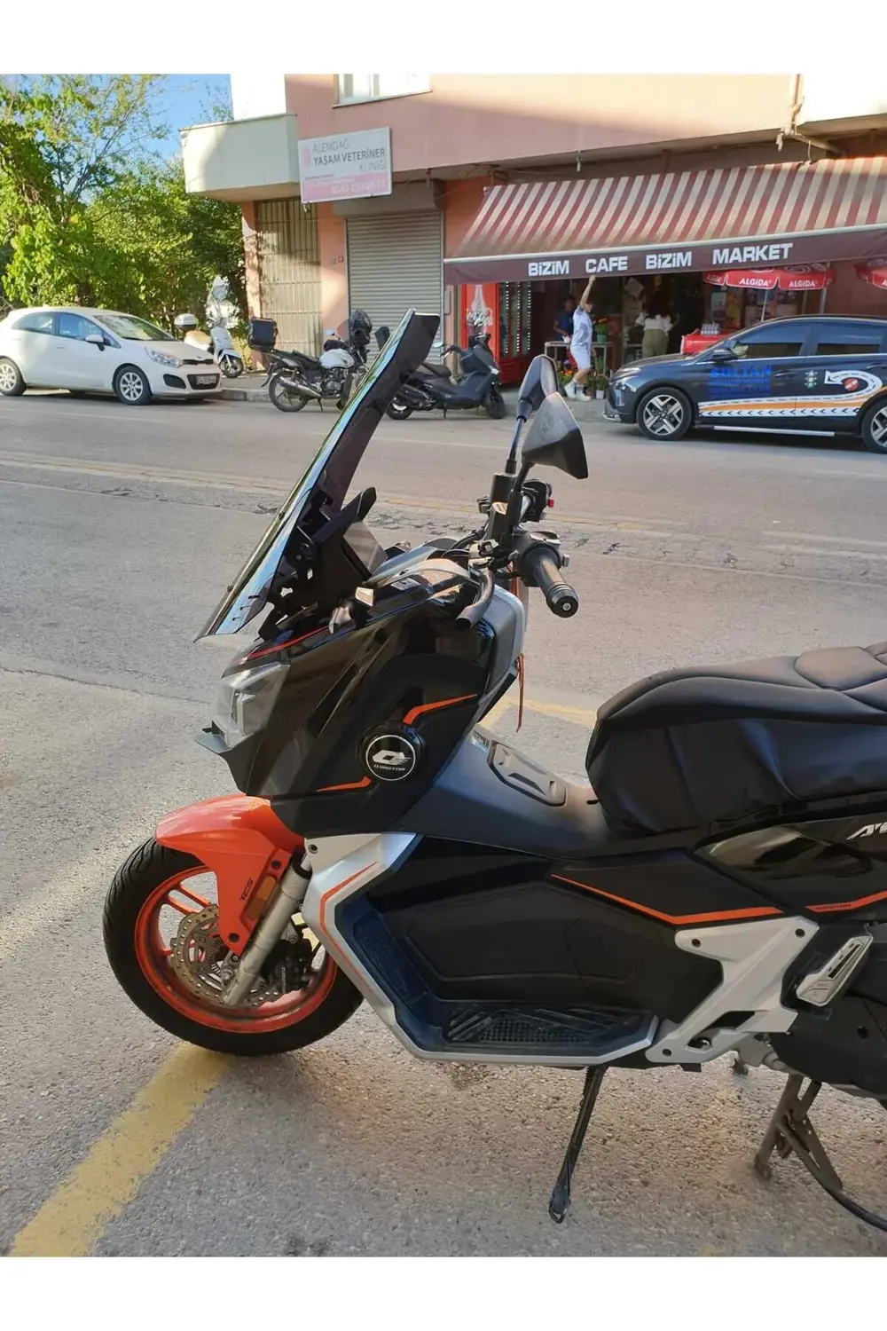 QJ ATR 125 Siperlik Ön Cam 2023-2025 Model 75cm Siyah Renkli 4mm