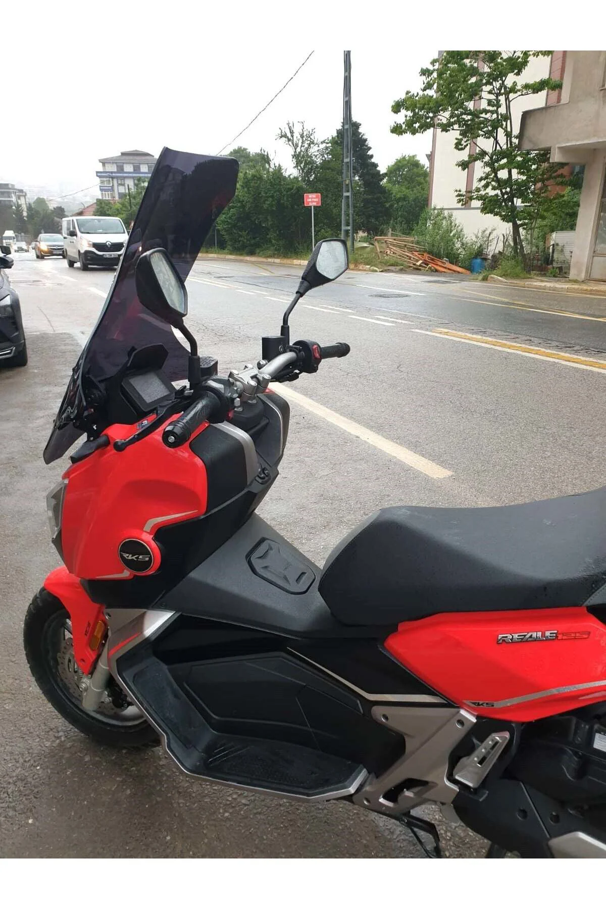 QJ ATR 250 Ön Cam 2023-2026 Model 78cm Siyah Renkli 4mm UZUN