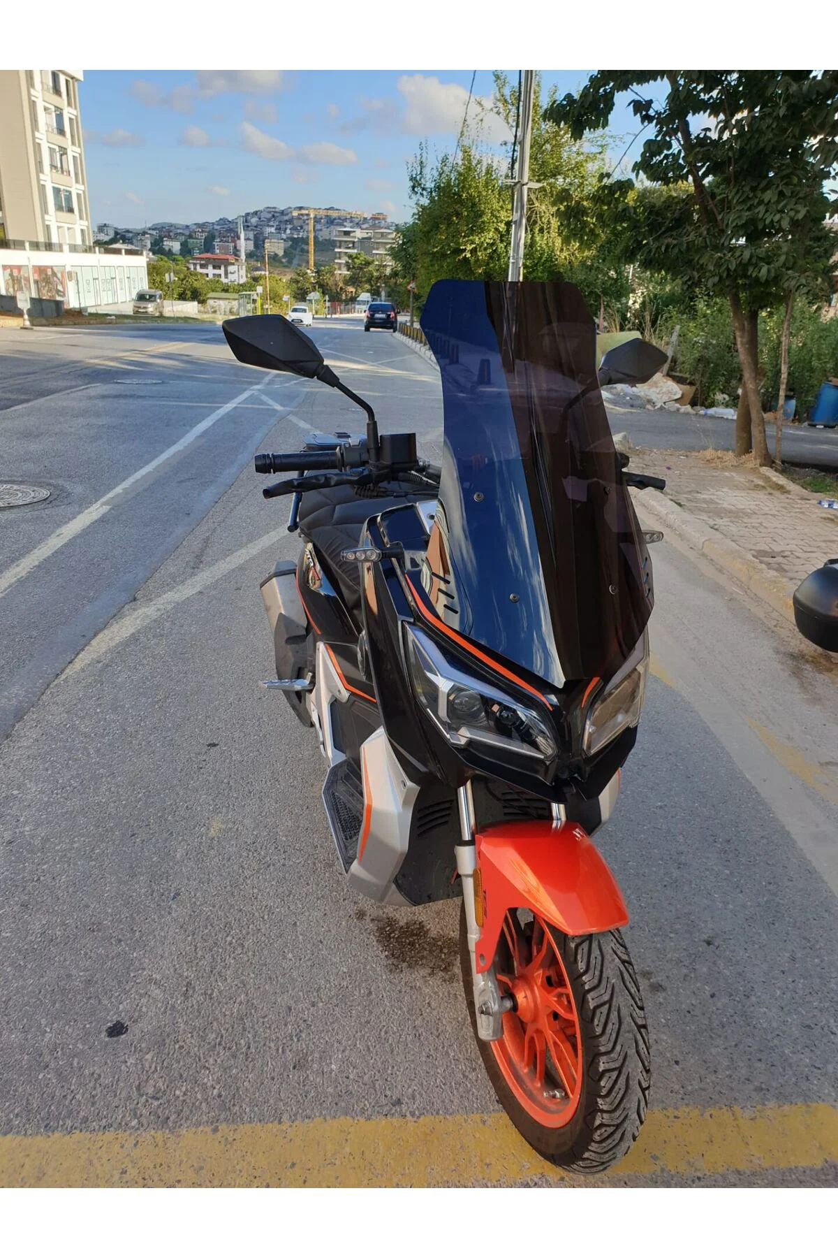QJ ATR 250 Ön Cam 2023-2026 Model 75cm Siyah Renkli 4mm UZUN
