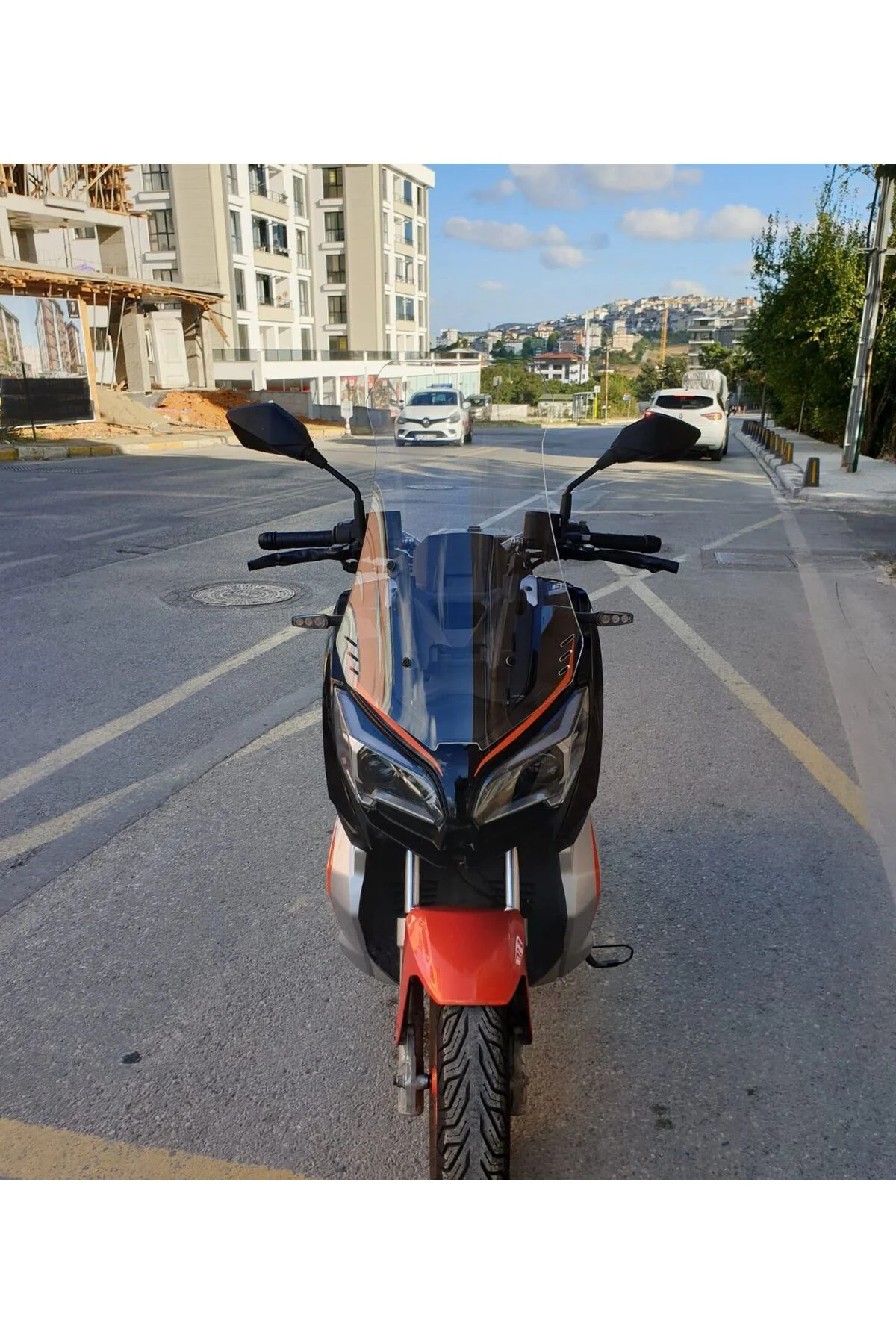 QJ ATR 250 Ön Cam 2023-2026 Model 65cm Şeffaf Renkli 4mm ORTA BOYLU
