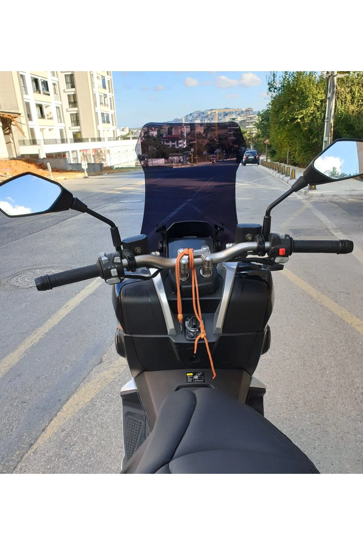 QJ ATR 250 Ön Cam 2023-2026 Model 65cm Siyah Renkli 4mm ORTA BOYLU