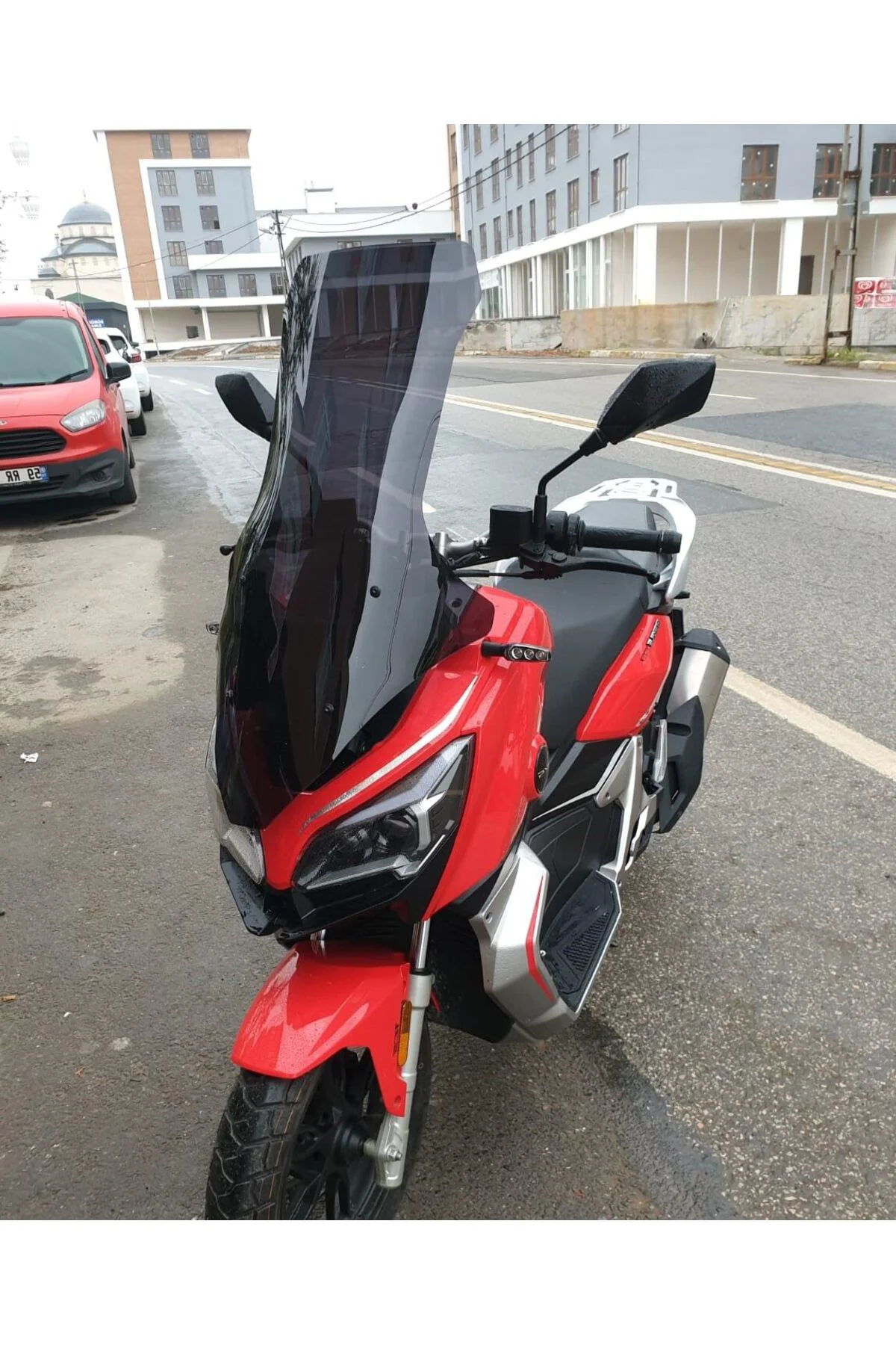 QJ ATR 250 Ön Cam 2023-2026 Model 78cm Siyah Renkli 4mm UZUN