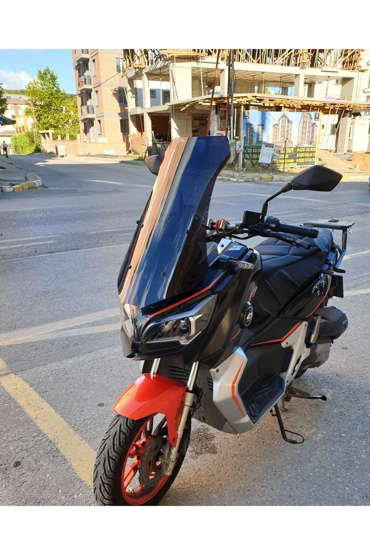 QJ ATR 250 Ön Cam 2023-2026 Model 75cm Siyah Renkli 4mm UZUN